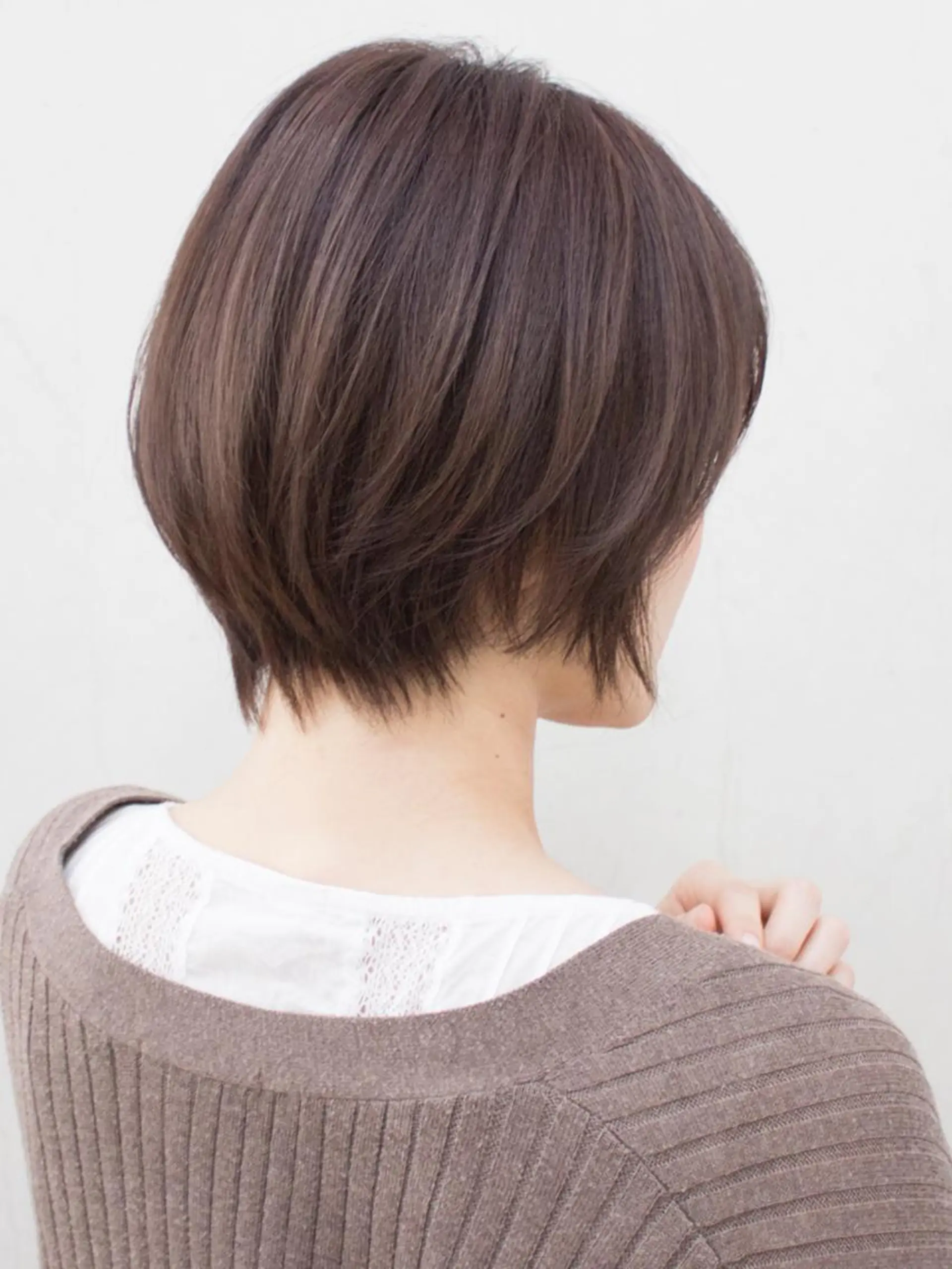 ショート 切りっぱなしボブ ショートボブ ボブ ハイライト シースルーバング 似合わせ/茅ヶ崎 スズキ タクマのヘアスタイル