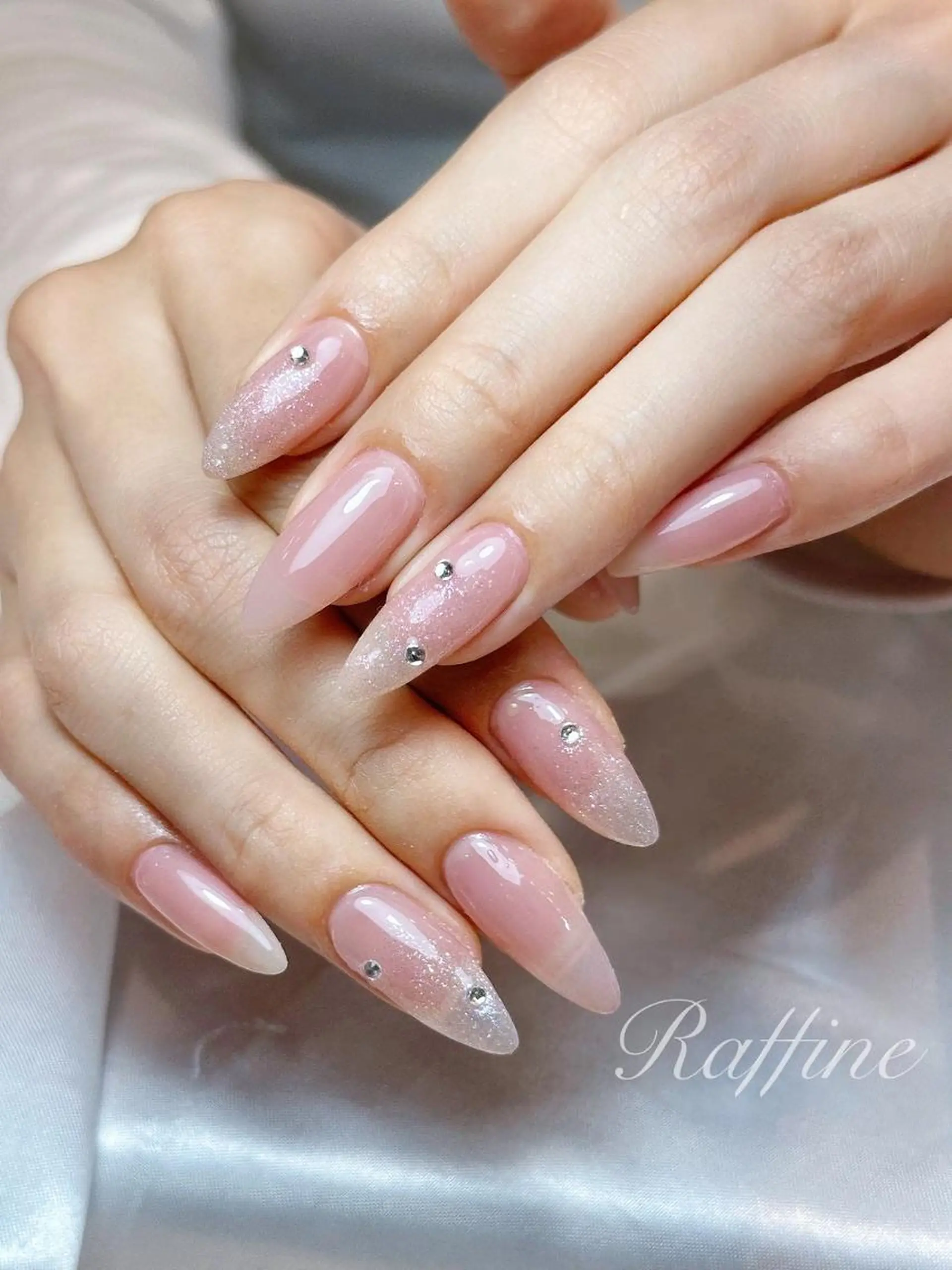 ネイル ハンドネイル RAFFINE haru🦋🩵のネイルデザイン