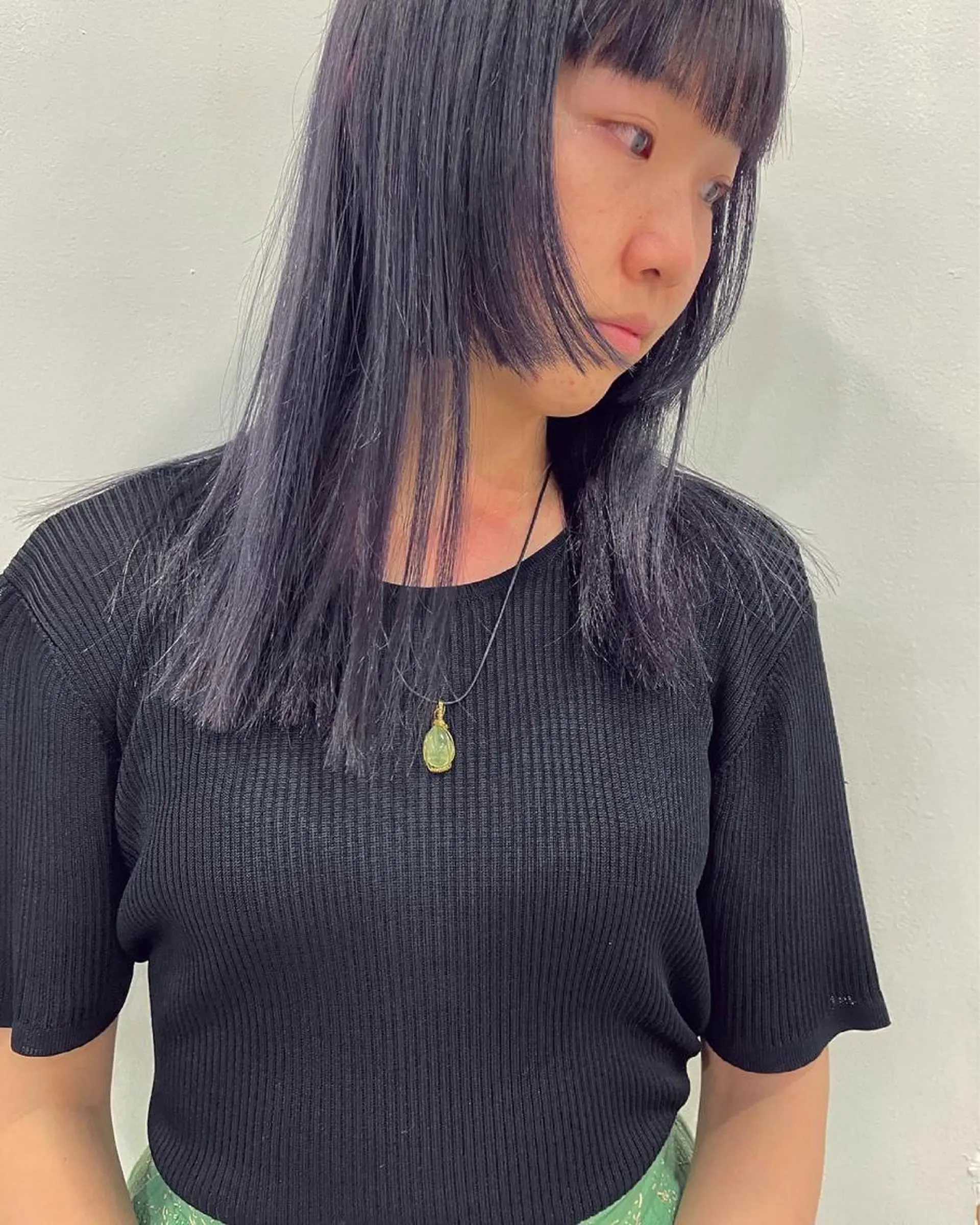 セミロング カラー ブリーチ パープルカラー 吉田一輝 外国人パーマのヘアスタイル