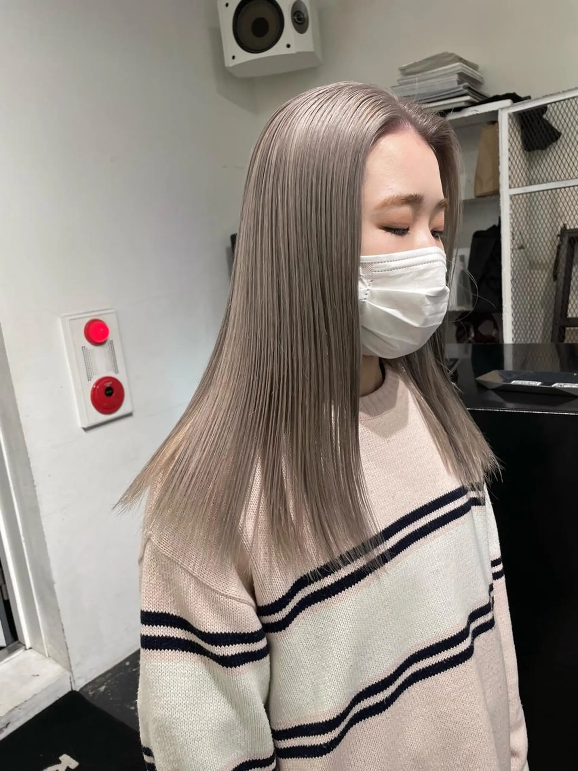ロング カラー パーマ ヘアアレンジ メンズ キッズ ネイル マツエク・マツパ アイブロウ メンズブリーチ ブリーチ シルバー ホワイトシルバー シルバー カット ヘアカラー トリートメント 艶ハイトーン/ヘア アレンジAYAKAのヘアスタイル
