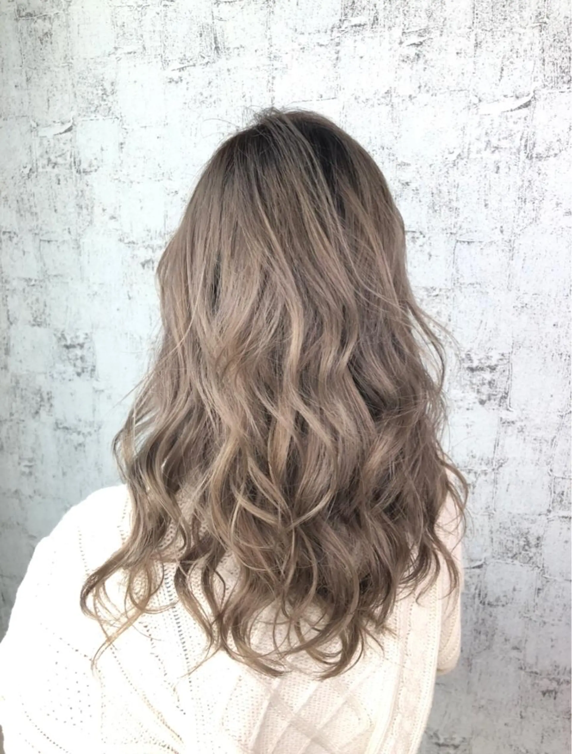 ロング カラー ベージュカラー ブリーチ ヘアカラー 透明感カラー✨ツヤ髪 廣畑昌志のヘアスタイル