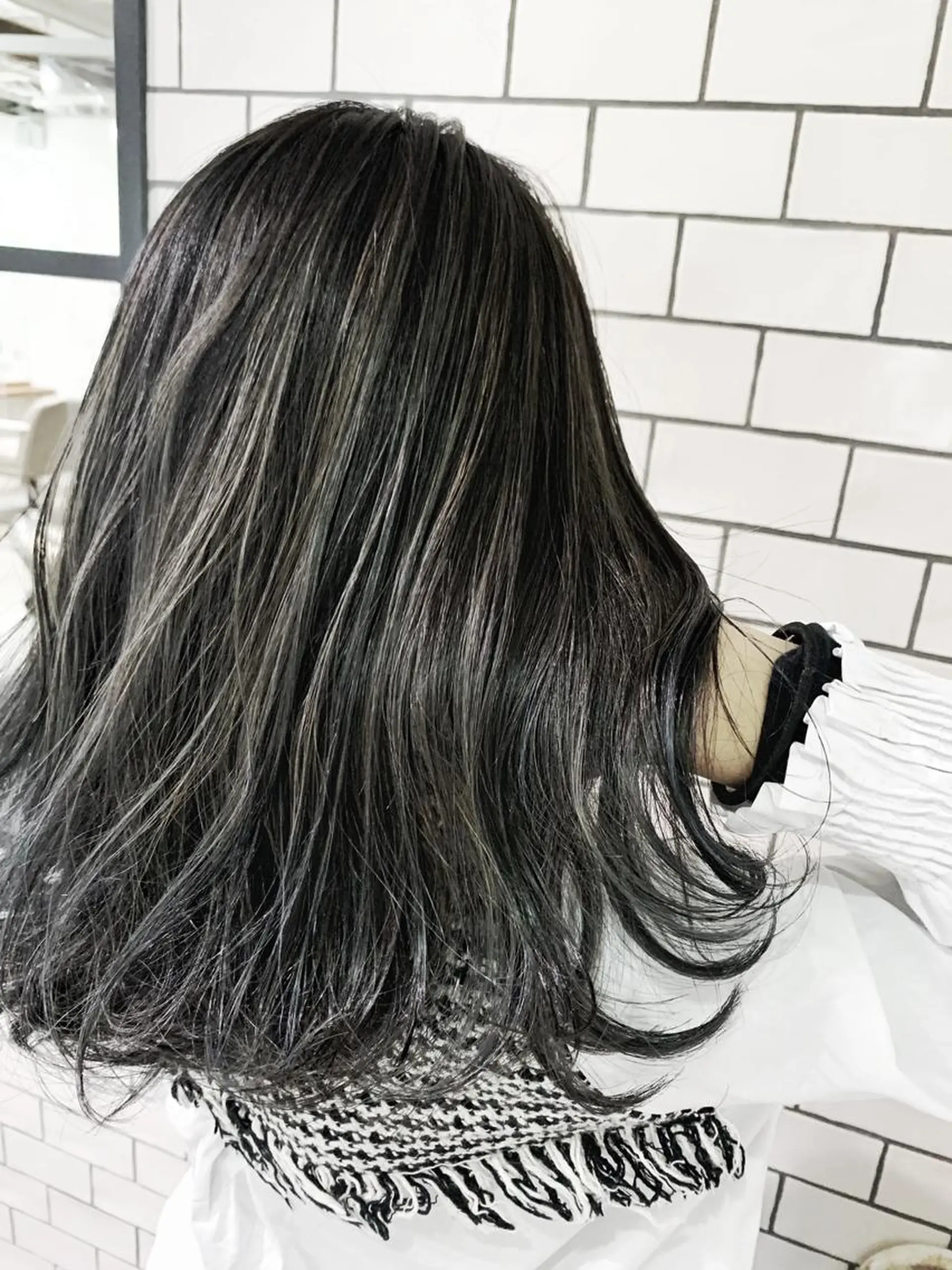 セミロング カラー ヘアアレンジ アッシュ ブリーチ デザインカラー ハイライトカラー ハイライト 指名支持率NO.1 スタイリストのヘアスタイル