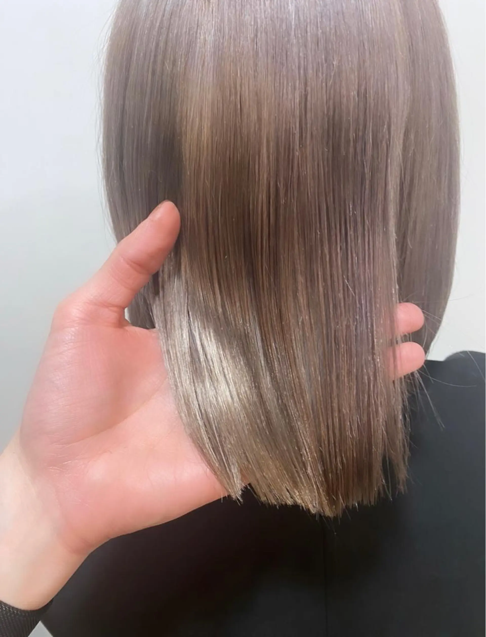 ショート カラー ベージュカラー シルバー シルバーベージュ ボブ 学生 カット ヘアカラー 聖斗 /ハイトーン/パーマのヘアスタイル