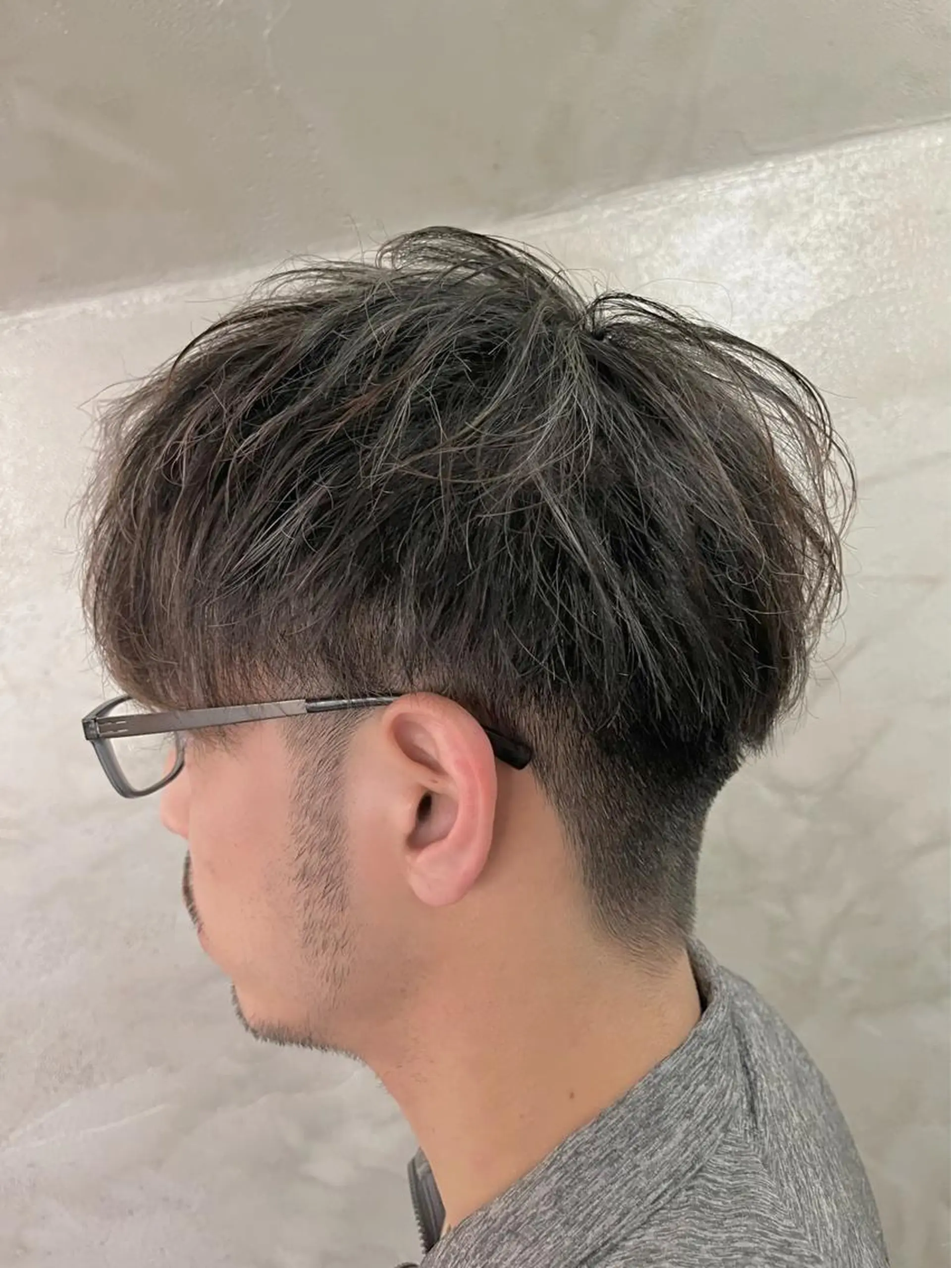 カラー メンズ メンズハイライト ハイライトカラー シルバー ヘアカラー FUJINO RYOのヘアスタイル