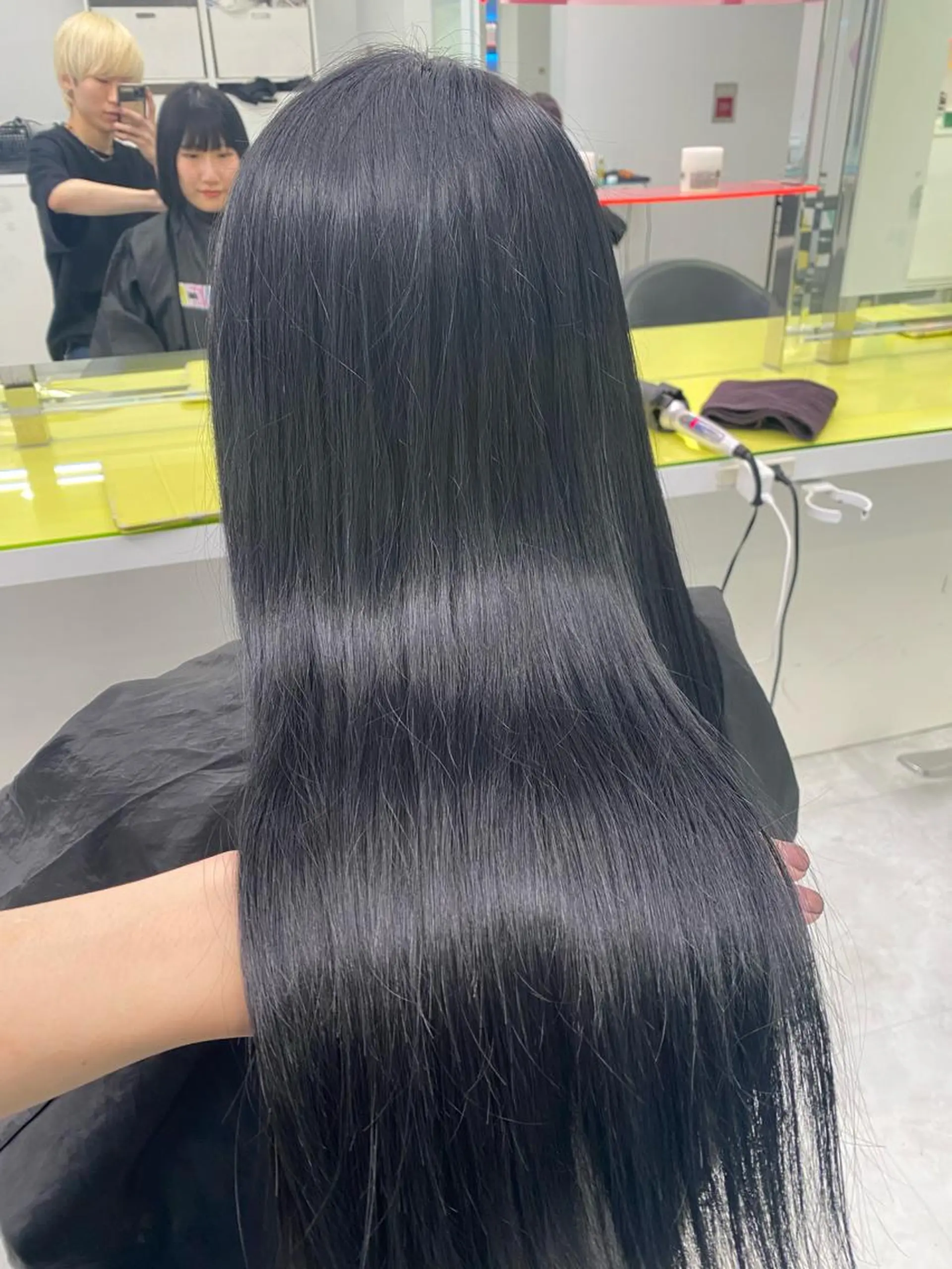 ロング カラー ヘアアレンジ 🌈艶カラー/ 韓国風レイヤーカットのヘアスタイル