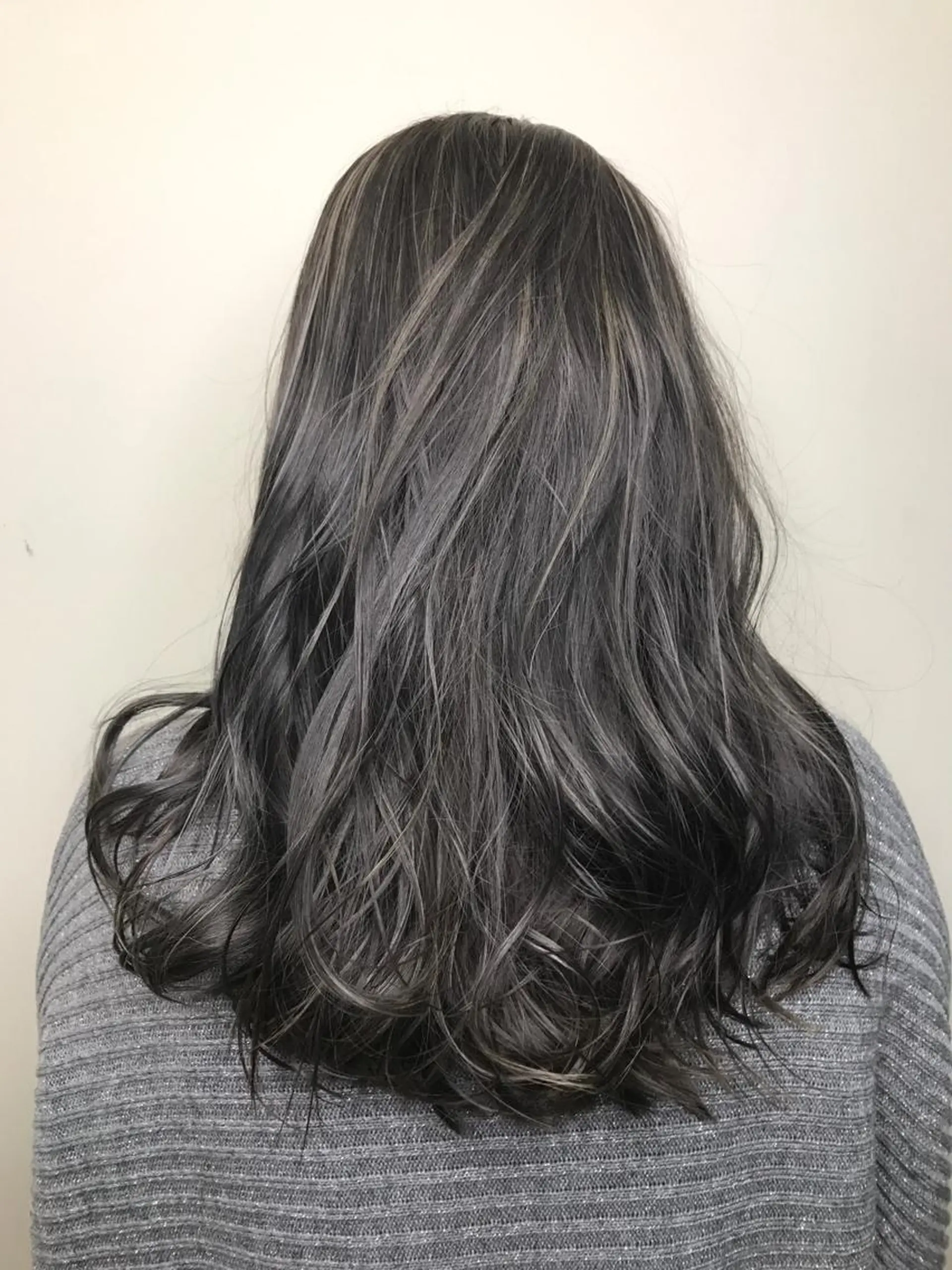 セミロング ハイライト ヘアカラー ヘッドスパ どんな髪の悩みも解決 します✨田嶋俊一✨のヘアスタイル