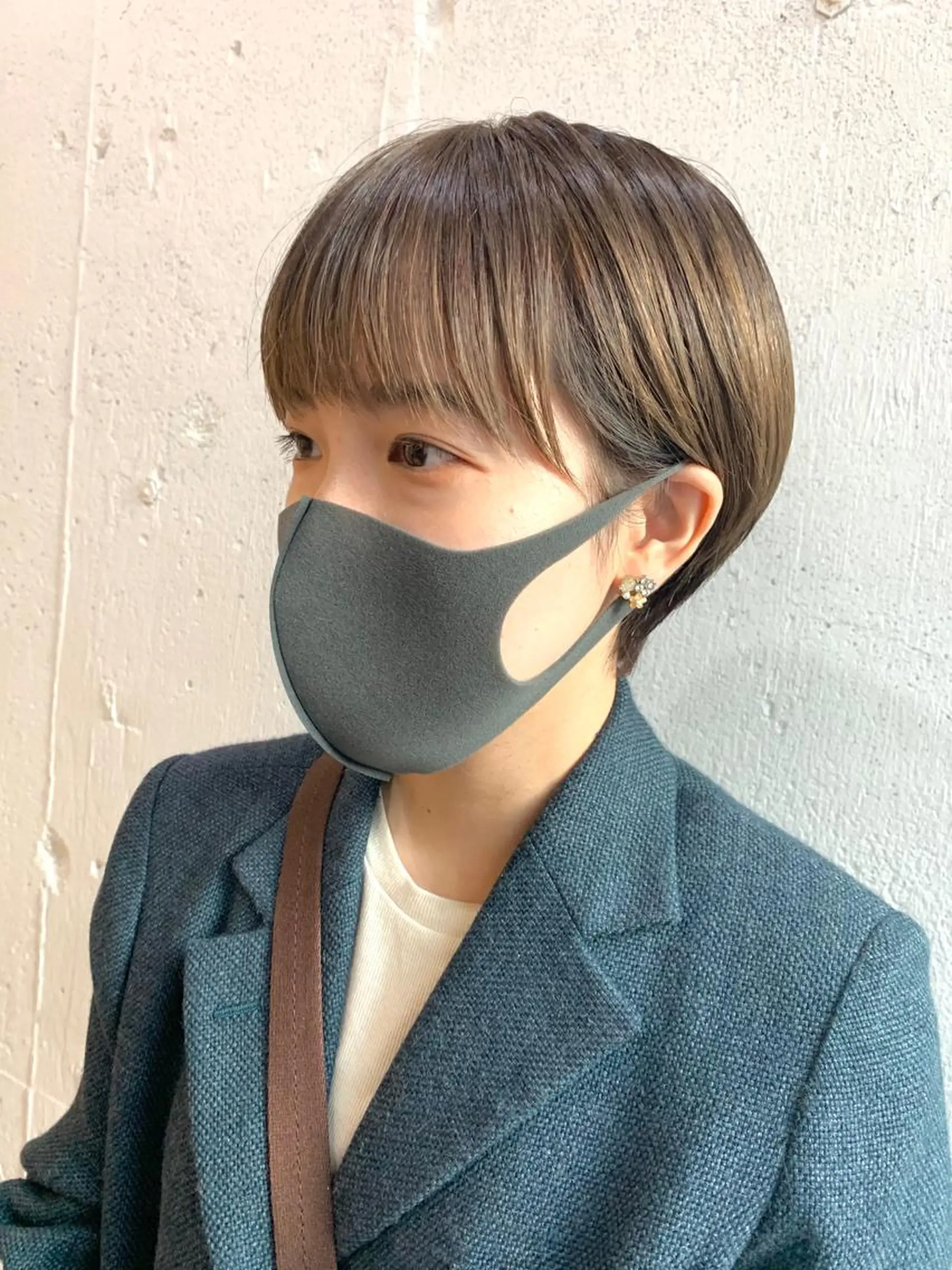 ショート カラー ベージュカラー オリーブベージュ くびれヘア ショートヘア Fuuu《フゥ》所属・シノザキ シンゴのヘアスタイル