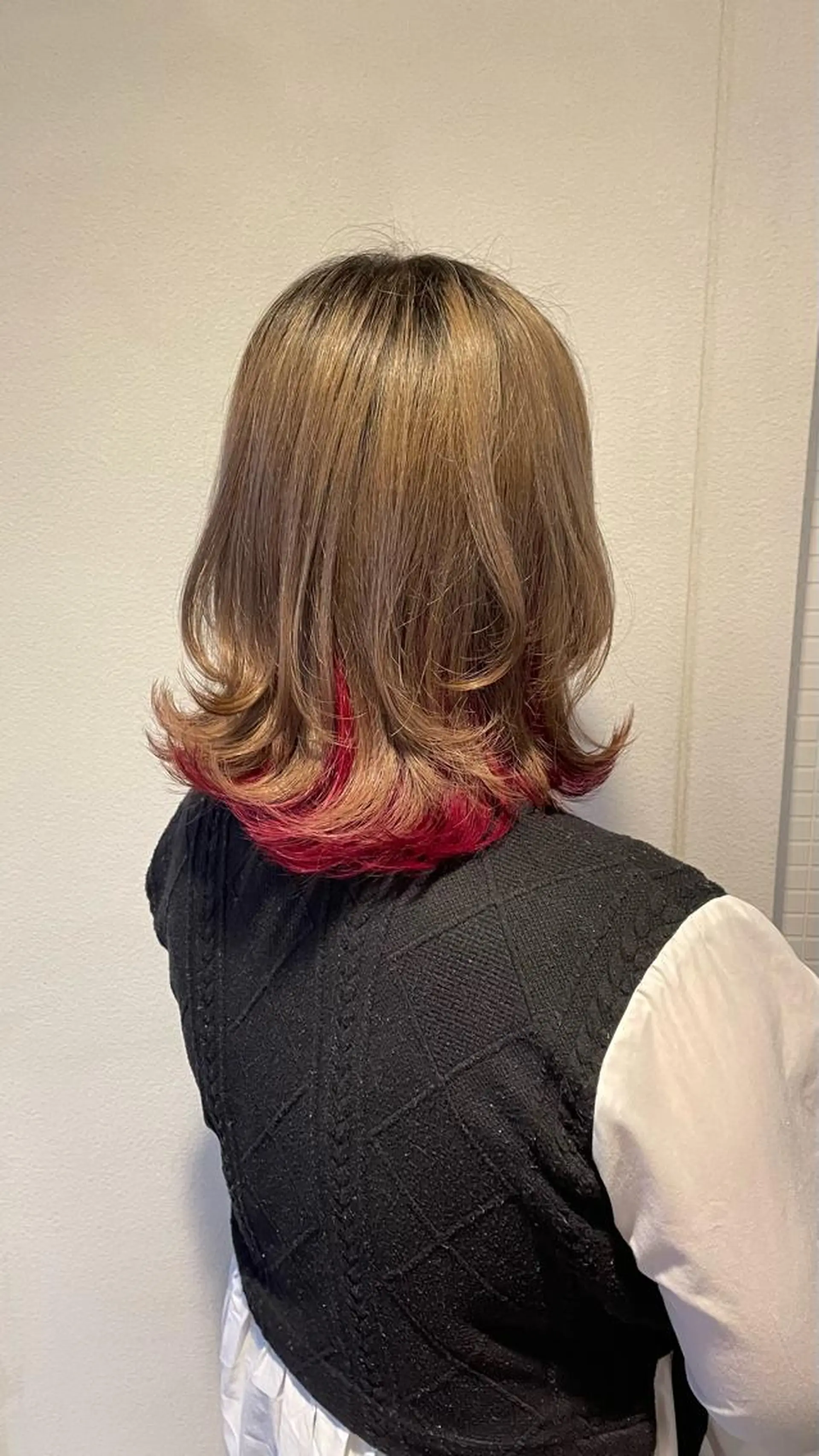 ミディアム カラー ヘアアレンジ アッシュ ピンクカラー 坂尻 嘉珠也のヘアスタイル