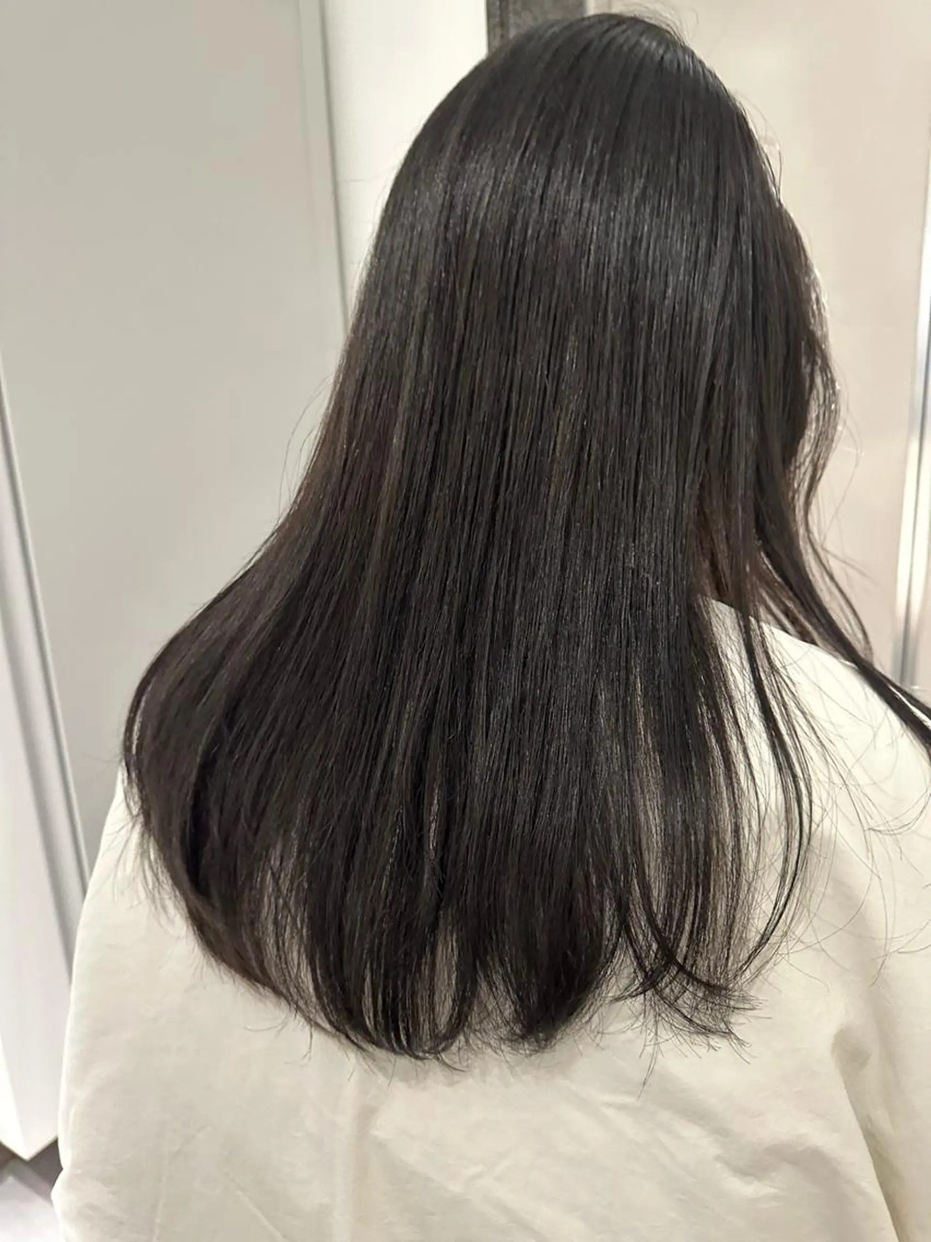 ロング カラー ヘアアレンジ ダークグレー ダークグレージュ グレージュ 学生 縮毛矯正 トリートメント ヘアセット 垢抜け韓国風ヘア カラーMIKUのヘアスタイル
