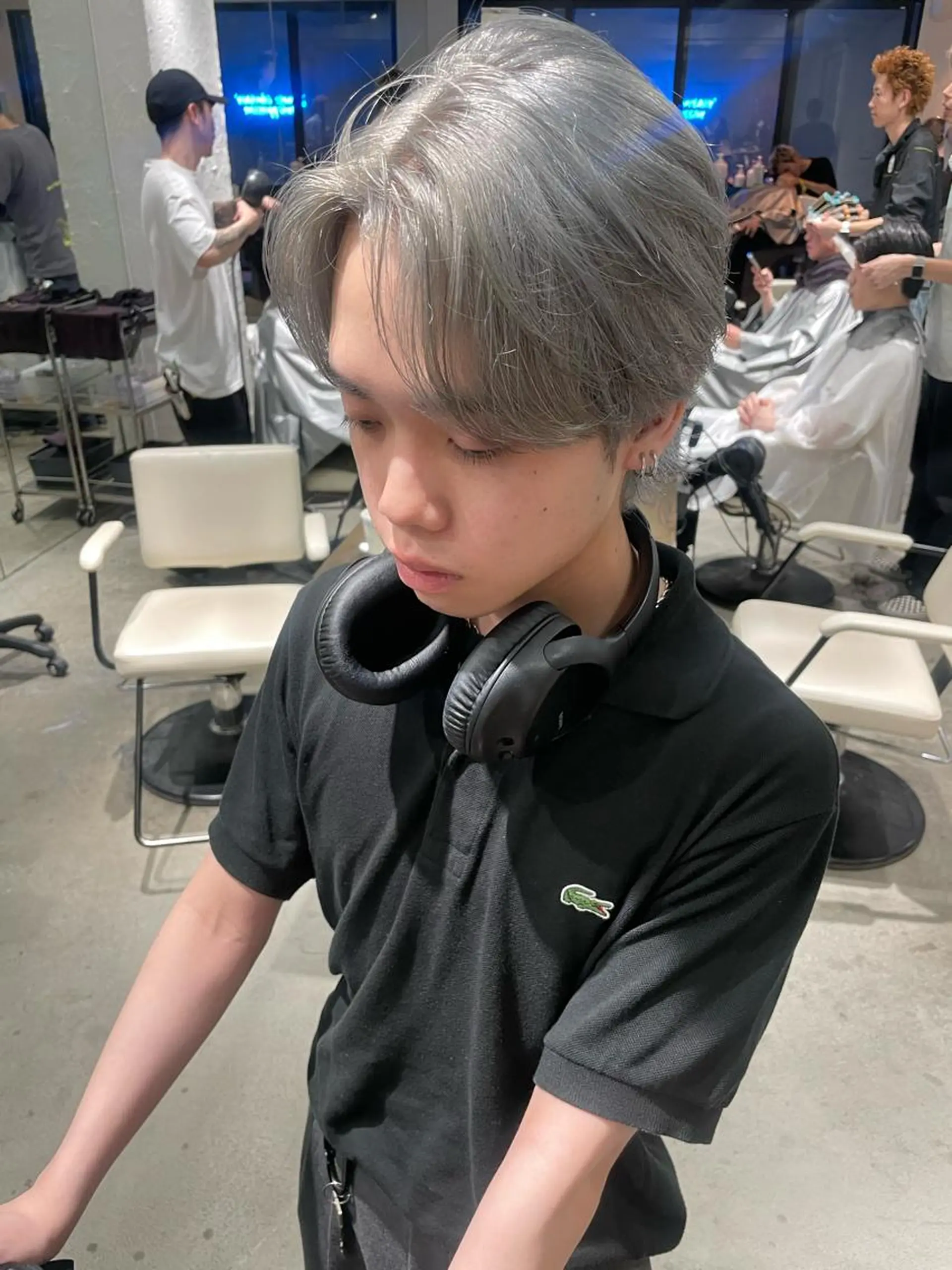 ショート カラー メンズ メンズバレイヤージュ メンズブリーチ センターパート フェードカット メンズハイライト カット ヘアカラー トリートメント スパイラルパーマ 🌐hina⭐️のヘアスタイル