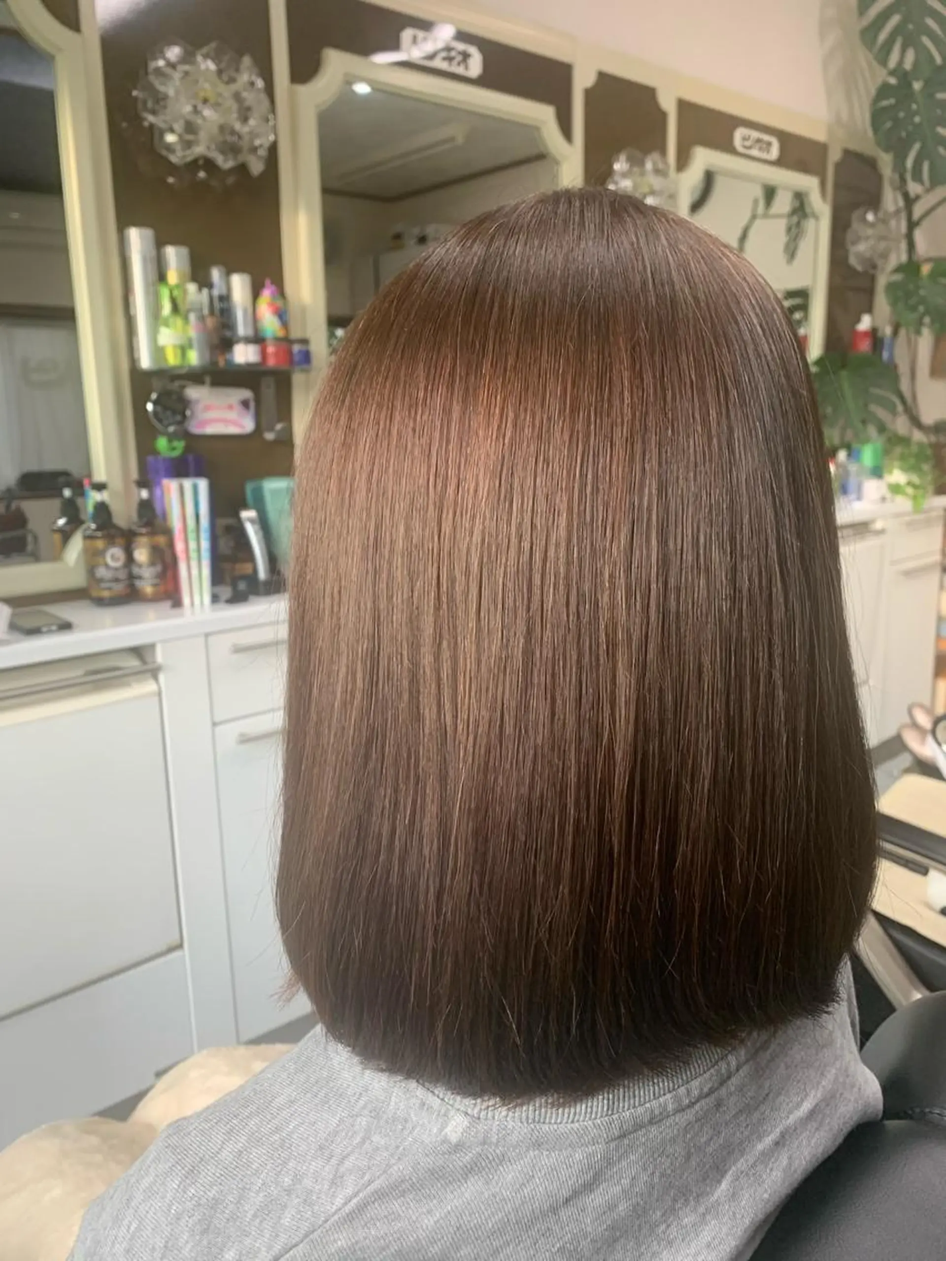 ミディアム カラー ベージュカラー 透明感カラー ヌーディベージュ ボブ カット ヘアカラー トリートメント ストウ ナナエのヘアスタイル