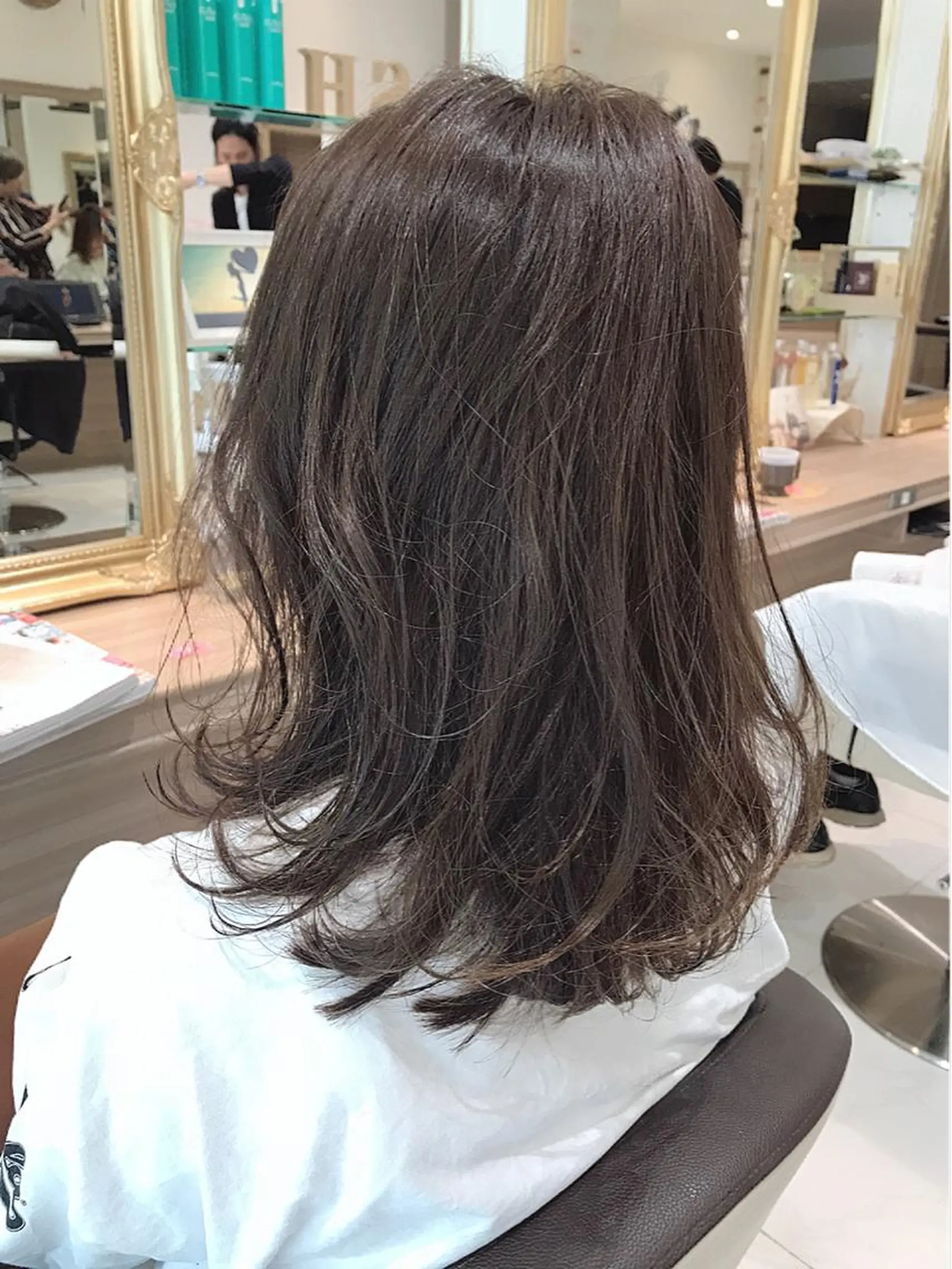 セミロング カット ヘアカラー 新宿 木下拓哉のヘアスタイル