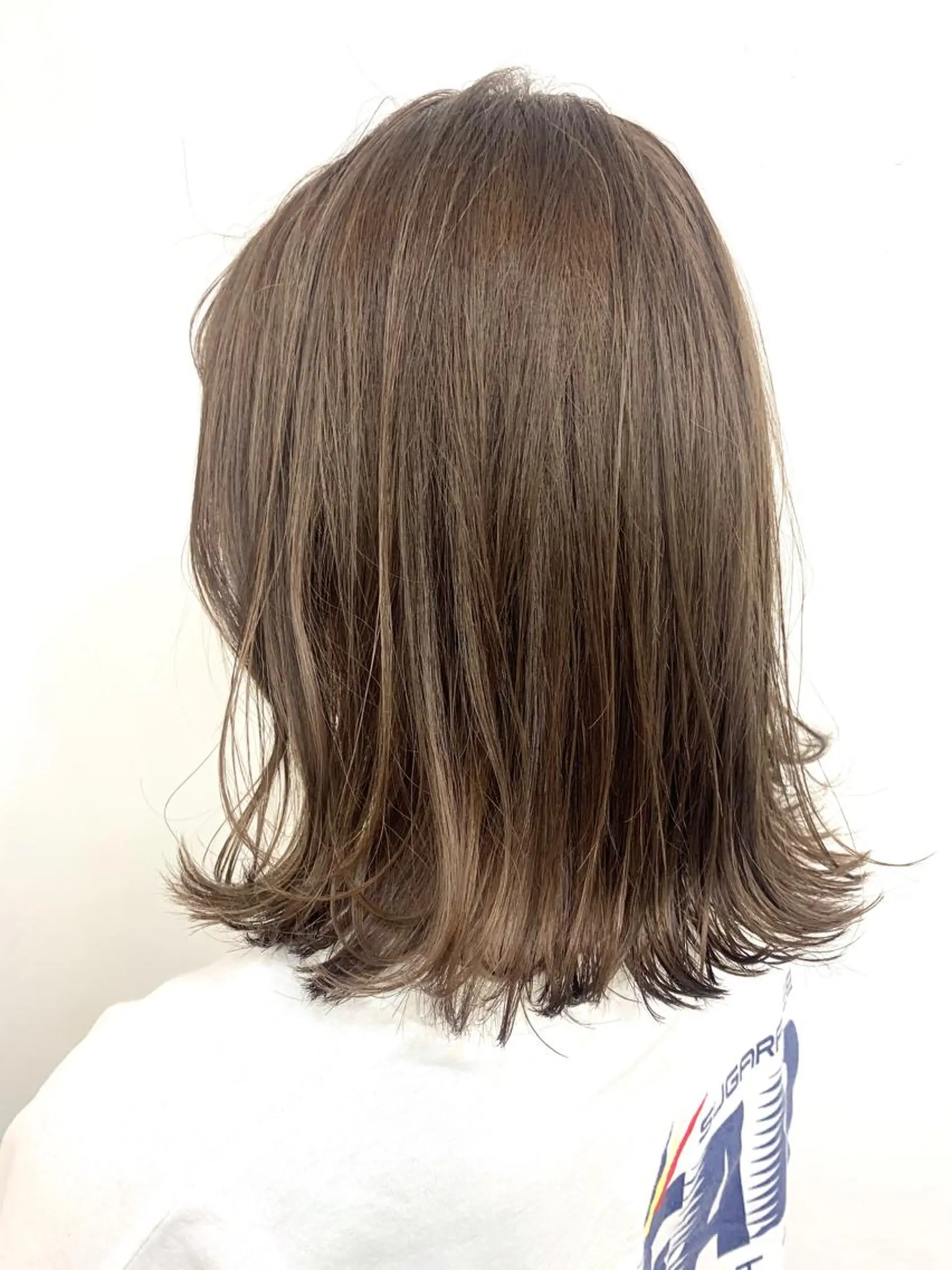 ミディアム カラー ベージュカラー ココアベージュ ヘアカラー トリートメント chama レイヤーカットのヘアスタイル