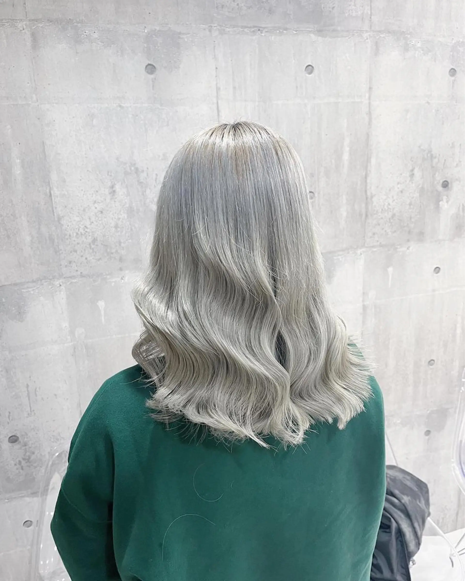 ミディアム カラー ミディアムパーマ アッシュ アッシュグレー アッシュグレージュ バレイヤージュ Shinto men 's designのヘアスタイル