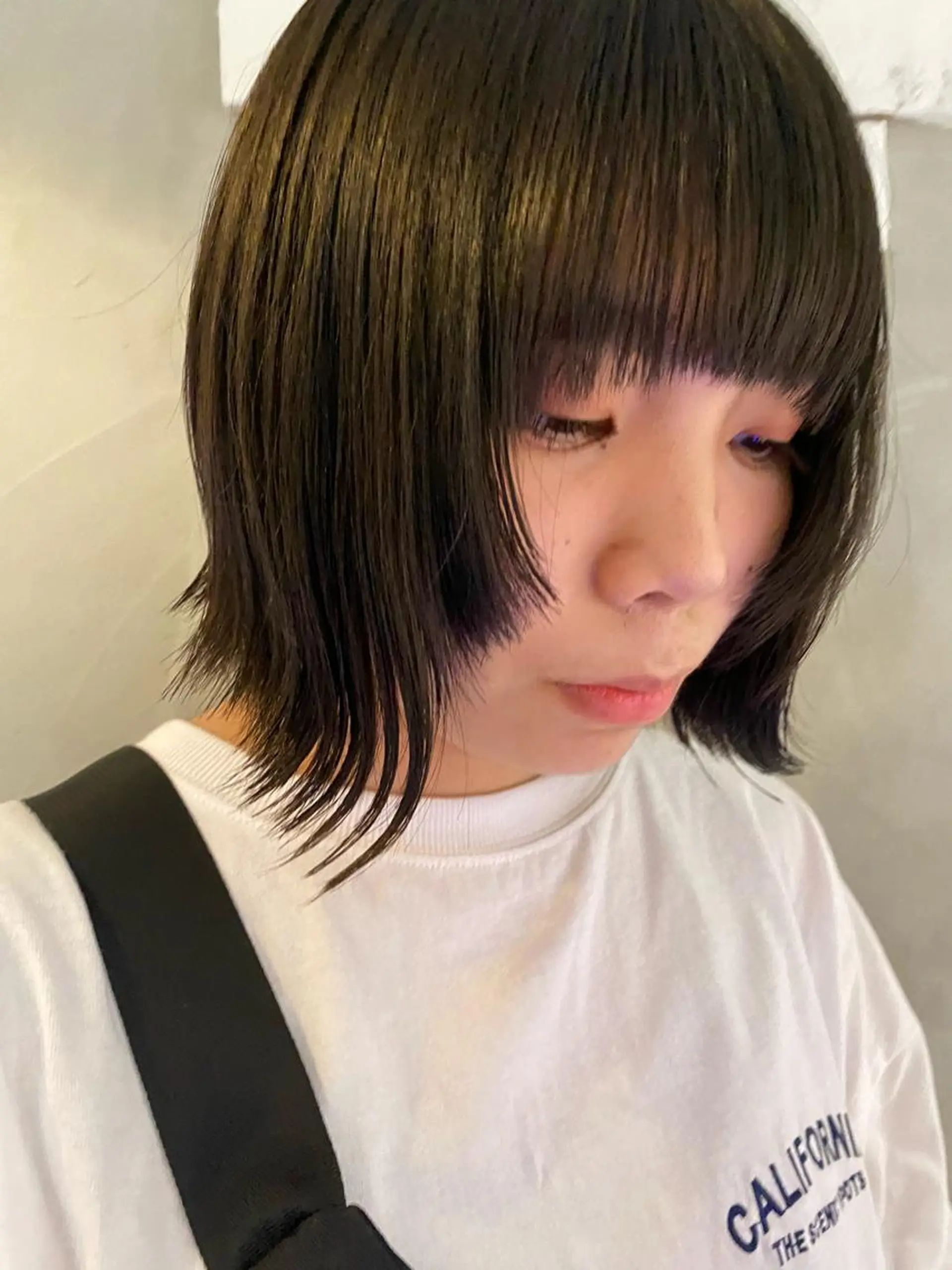 ショート 外ハネヘア ウルフカット カット トリートメント デザインカラー/パー マ🦖外岡咲希🦖のヘアスタイル