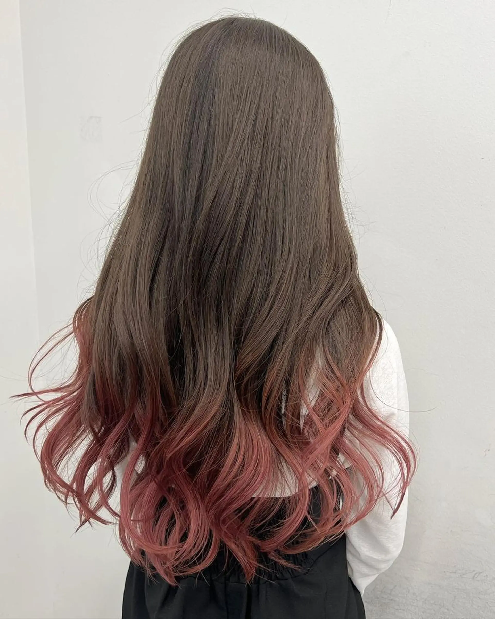 セミロング アッシュ アッシュブラック 公式 Ease by amble luxeのヘアスタイル