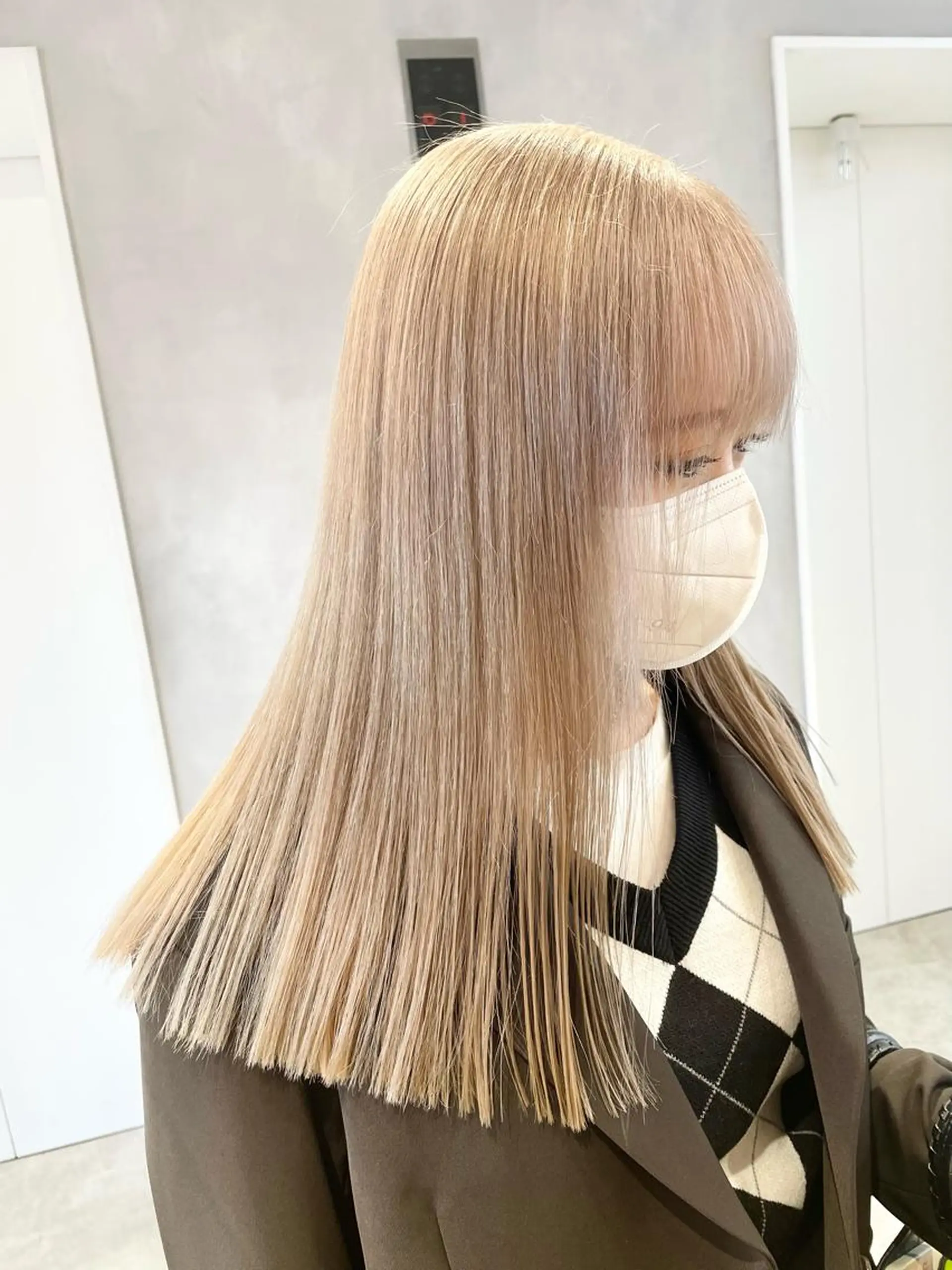 ロング カラー ベージュカラー ミルクティーベージュ カット ヘアカラー トリートメント meme原宿所属・ブロンド・ハイトーン ／遠藤将太のヘアスタイル