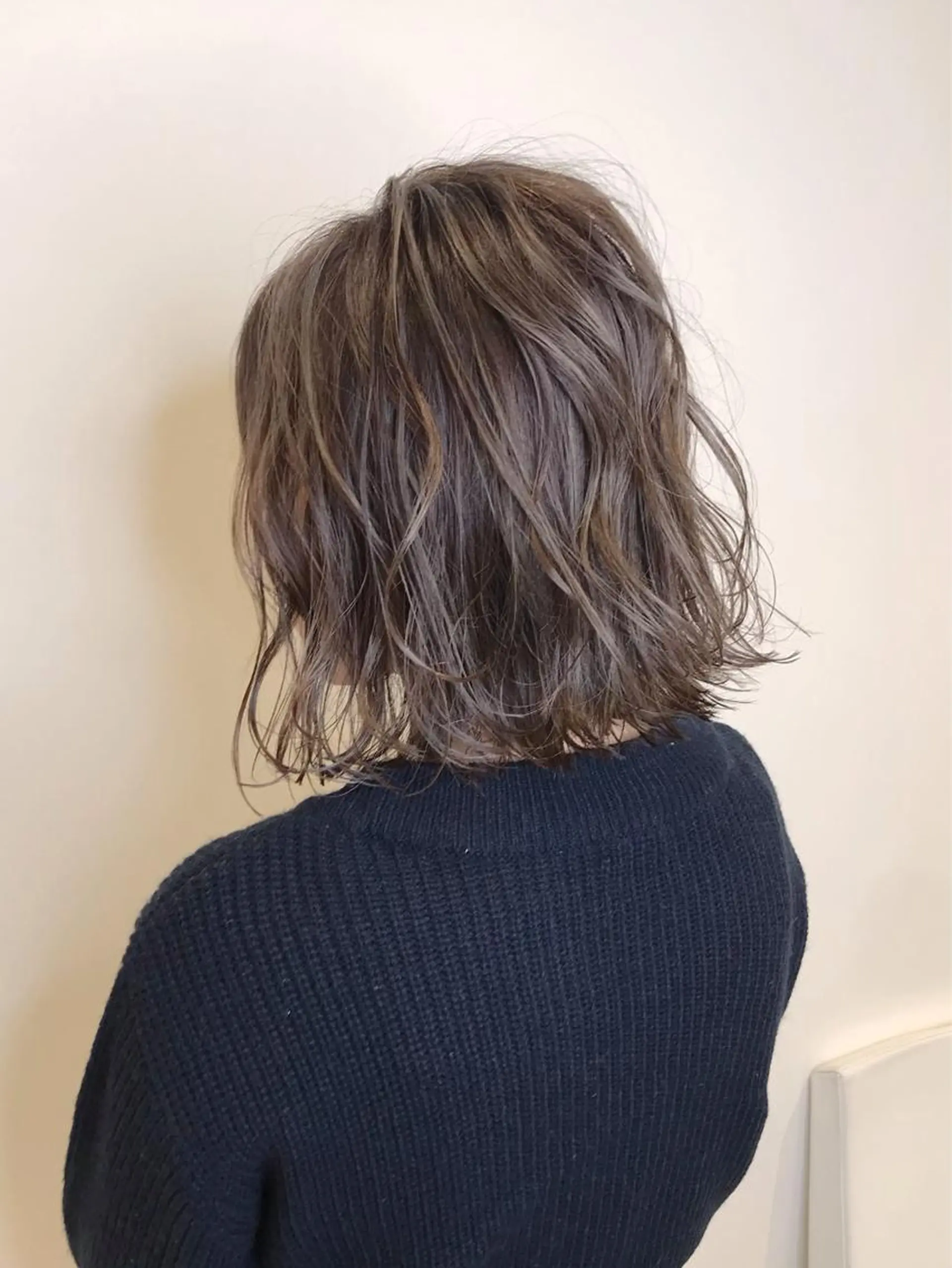 ショート カラー 切りっぱなしボブ アッシュ ベージュカラー ハイライトカラー ボブ ヘアカラー トリートメント ボブ・レイヤーカット 吉敷航一のヘアスタイル
