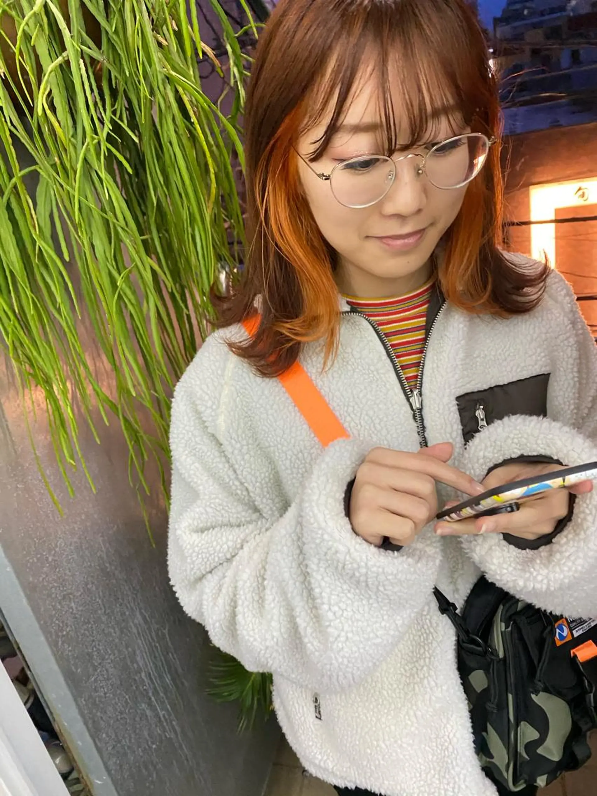 セミロング カラー qiie/長友 インナーカラーのヘアスタイル