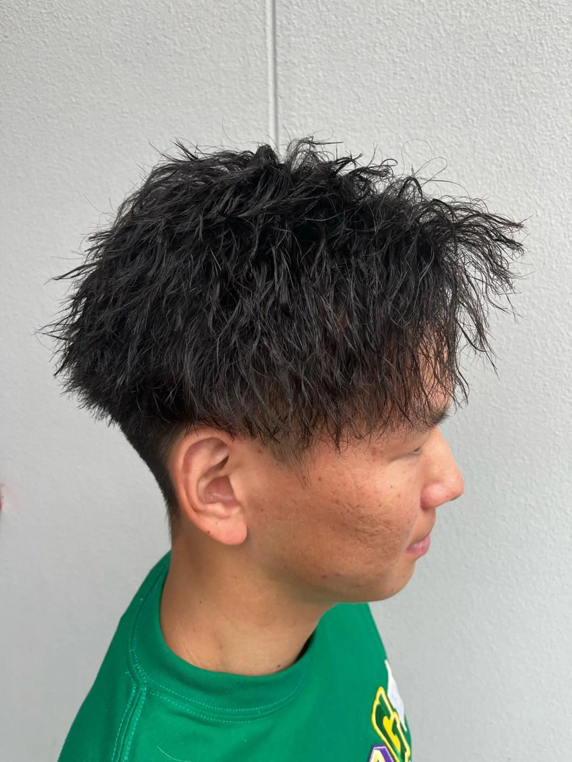 ショート パーマ メンズ メンズパーマ メンズツイストパーマ ツイストパーマ APREKO RIKUのヘアスタイル