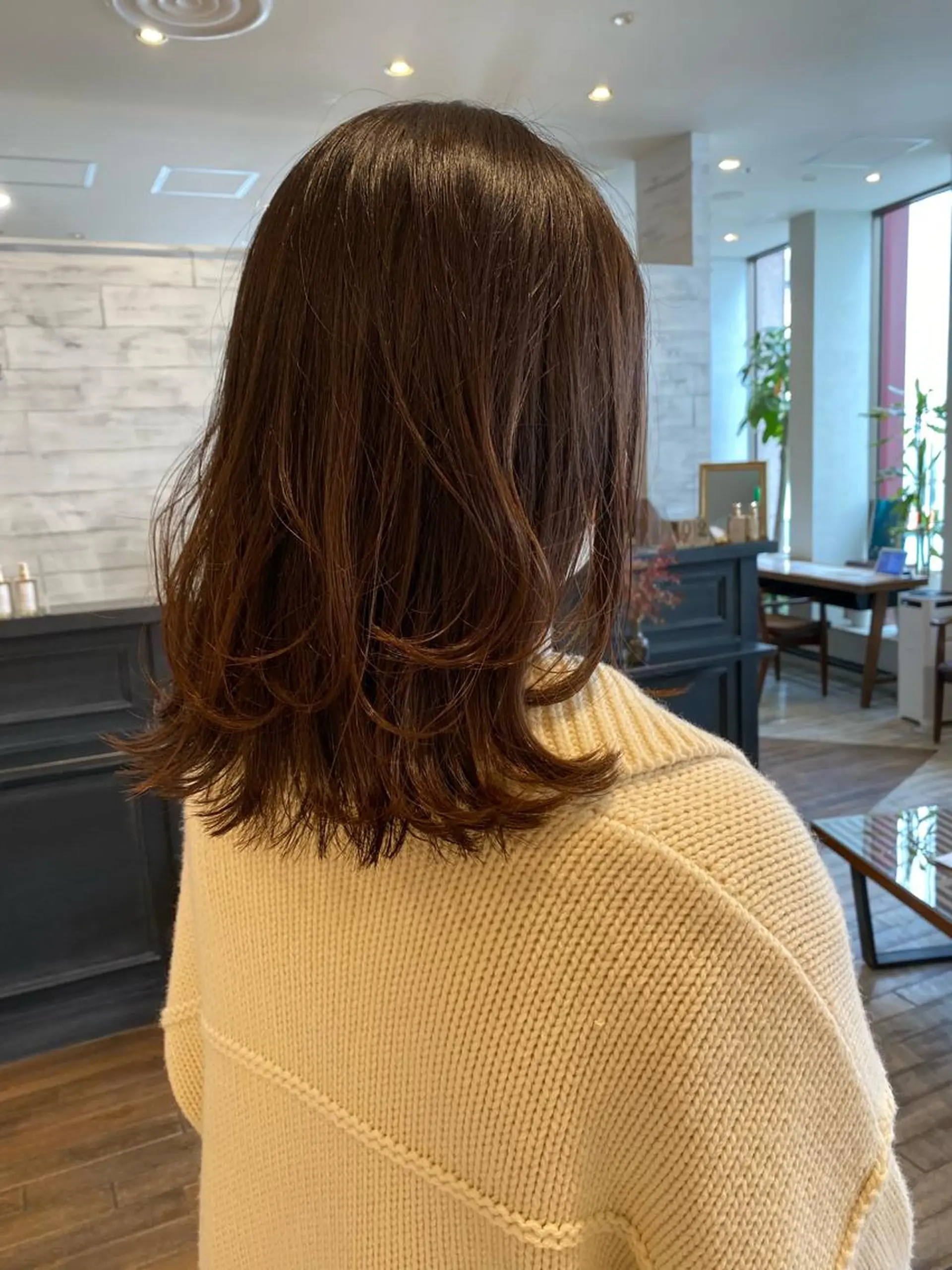 ミディアム くびれヘア レイヤーカット 栗原 瑞稀のヘアスタイル