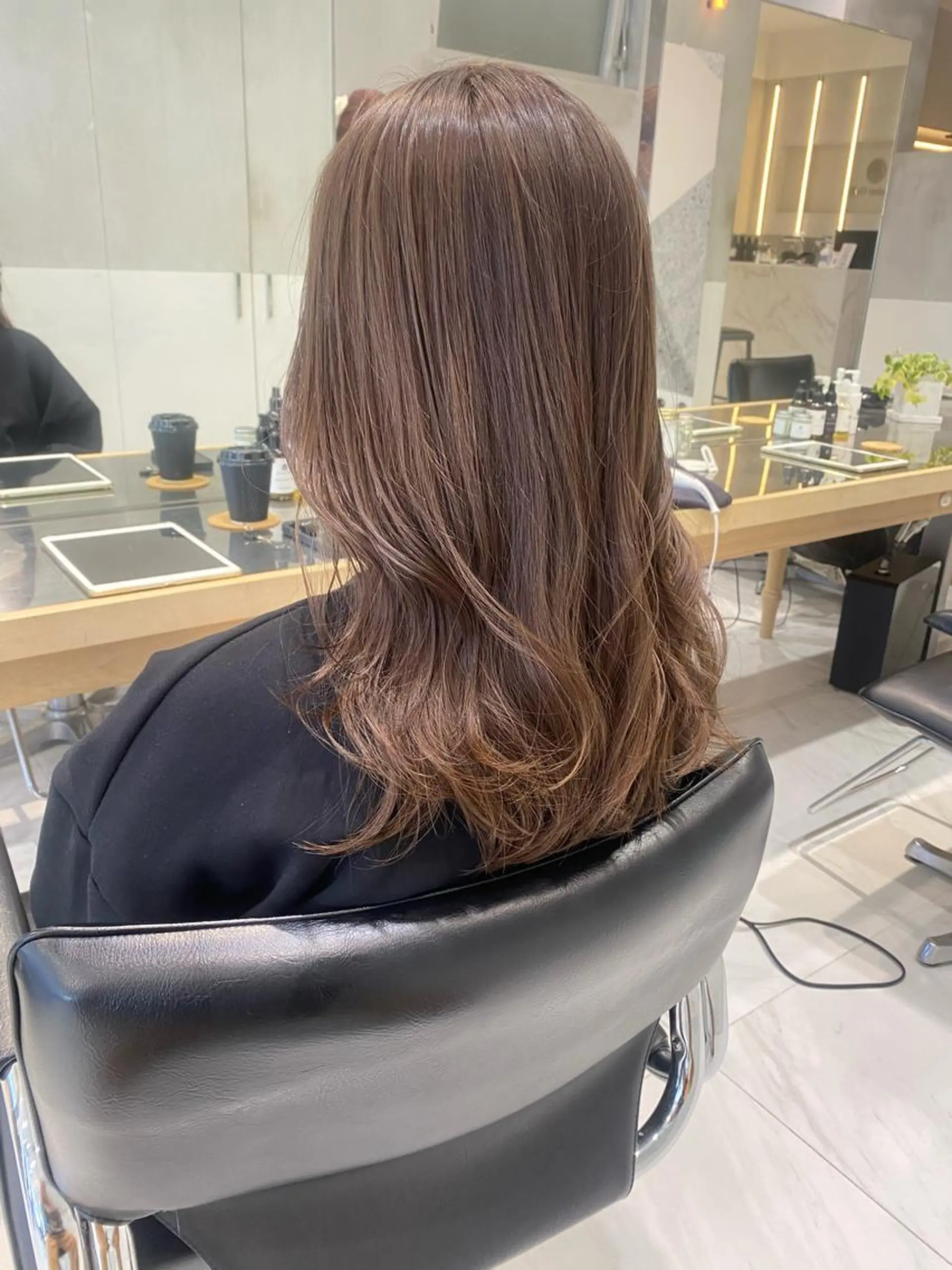 ロング ヘアカラー トリートメント ヘアセット 韓国レイヤーカット 🇰🇷mireiのヘアスタイル