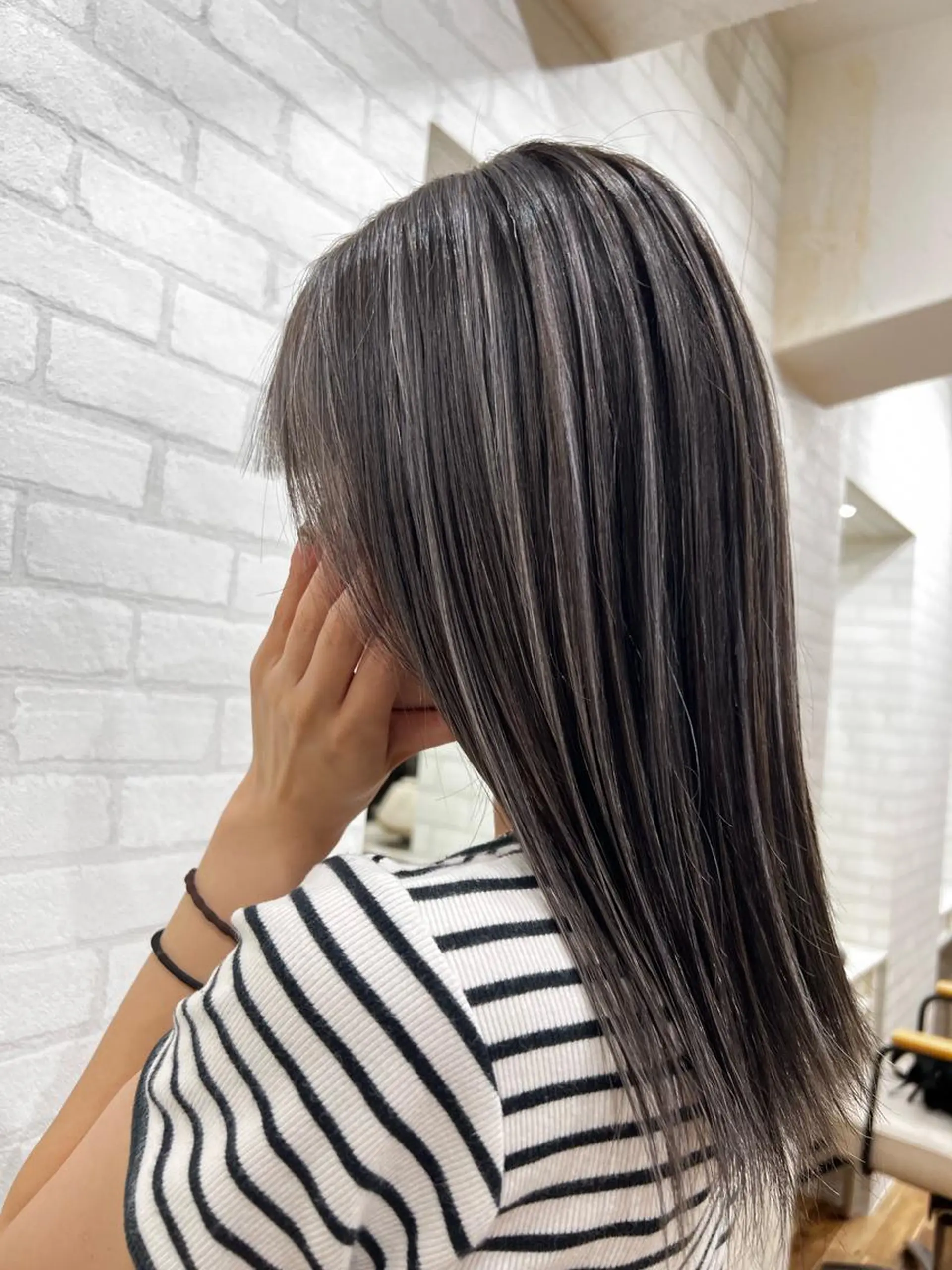 セミロング カラー 笹江 瑞穂のヘアスタイル