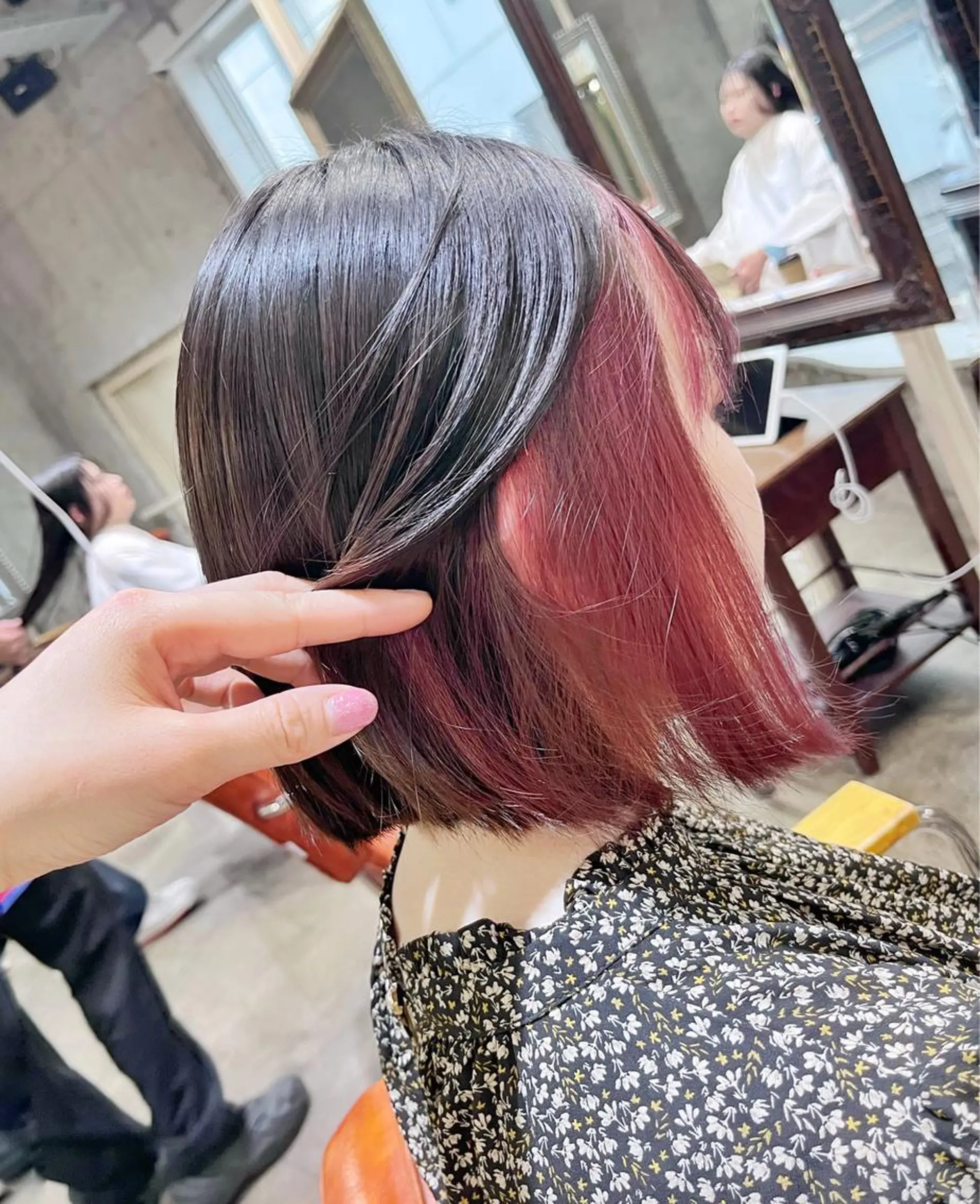 ミディアム カラー ヘアアレンジ ブリーチ ヘアカラー ピンクカラー🩷 ヘアセットＮＯ.1のヘアスタイル