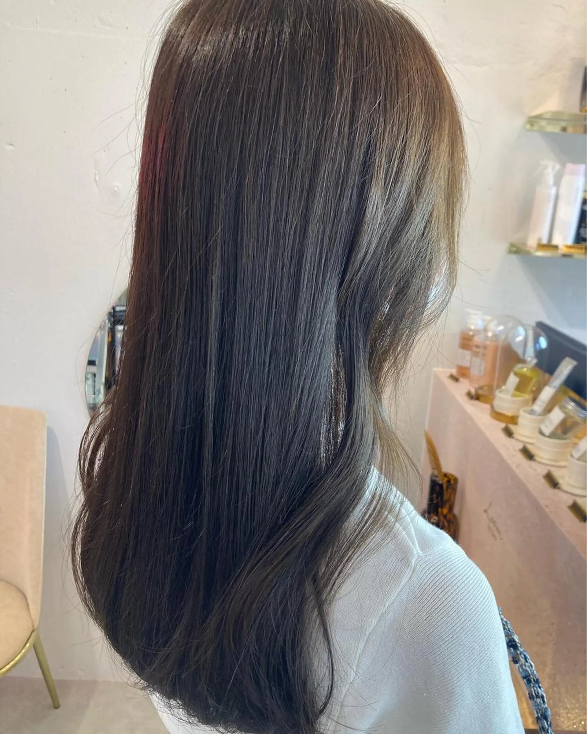 ロング カラー ベージュカラー ブリーチ 透明感カラー ブリーチなしカラー オリーブベージュ カット ヘアカラー Loom .by Sea  ルームバイシー所属・レイヤー/前髪/ 韓国/CHIHIROのヘアスタイル