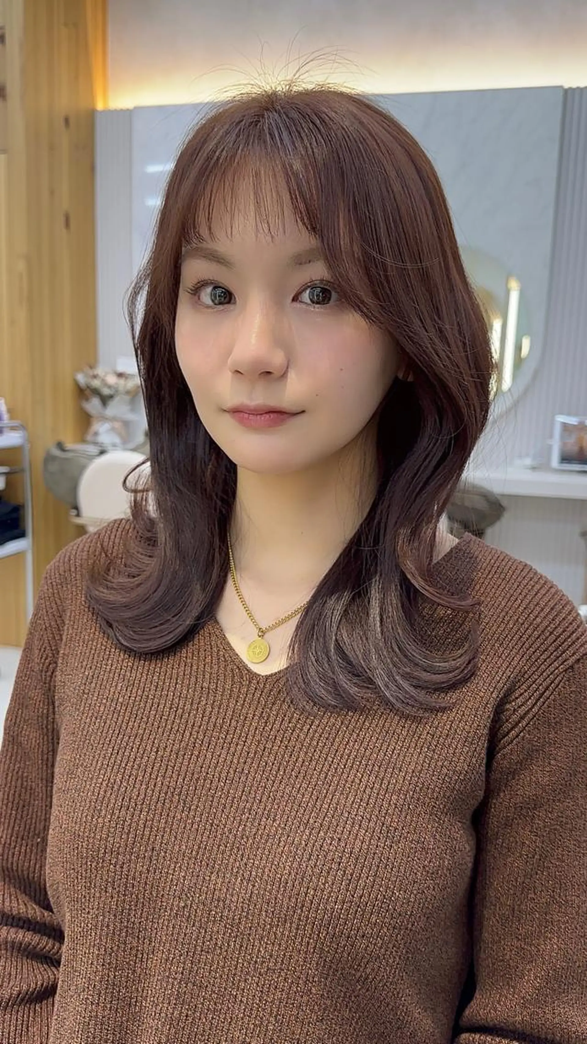 セミロング カラー エギョモリ 顔まわりレイヤー 顔周りカット ヨシンモリ 韓国風ヘア 顔周り特化/韓国ヘア /レイヤー/吉野幸大のヘアスタイル
