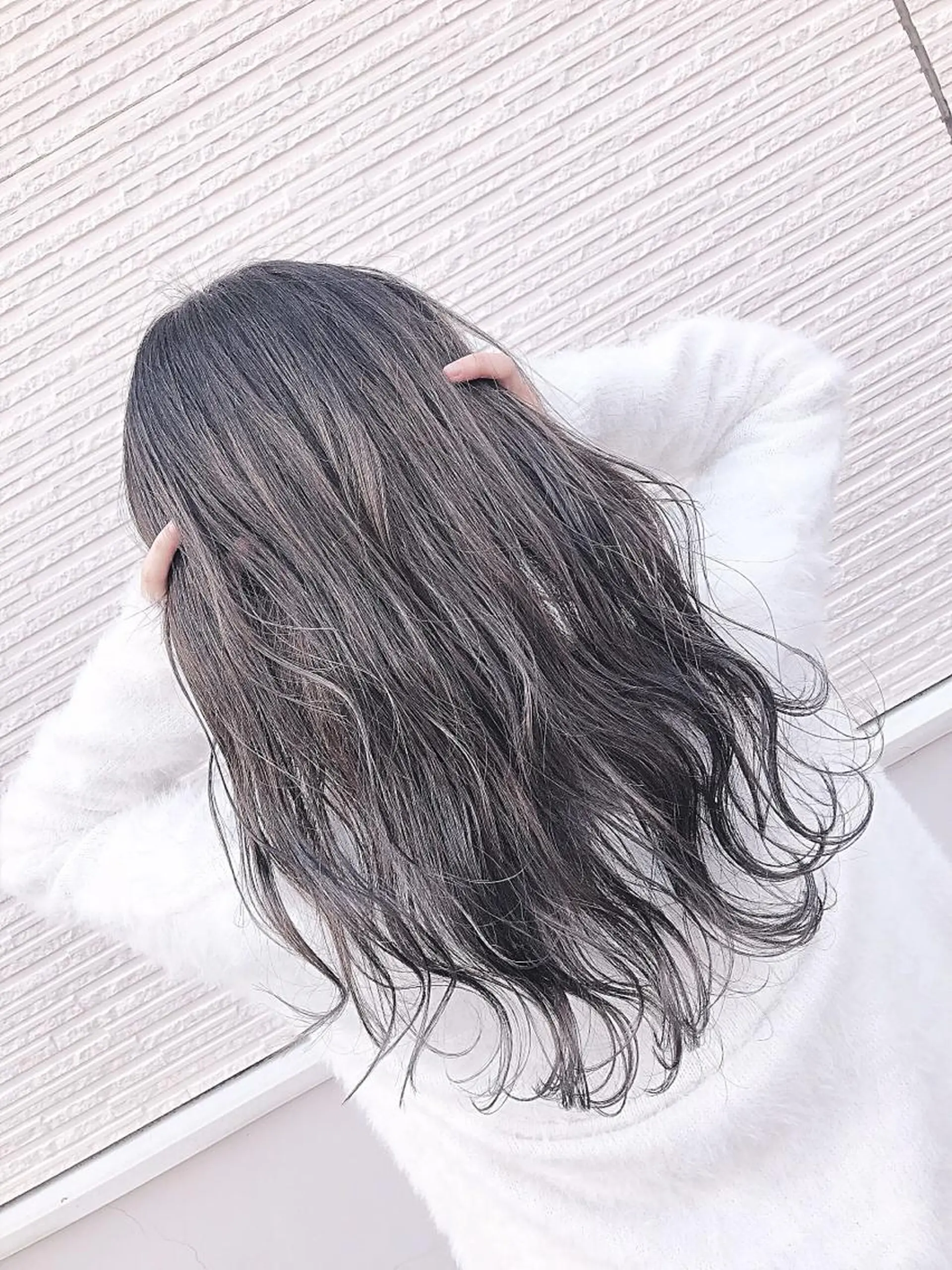ロング カラー グレージュ 名畑 裕貴のヘアスタイル