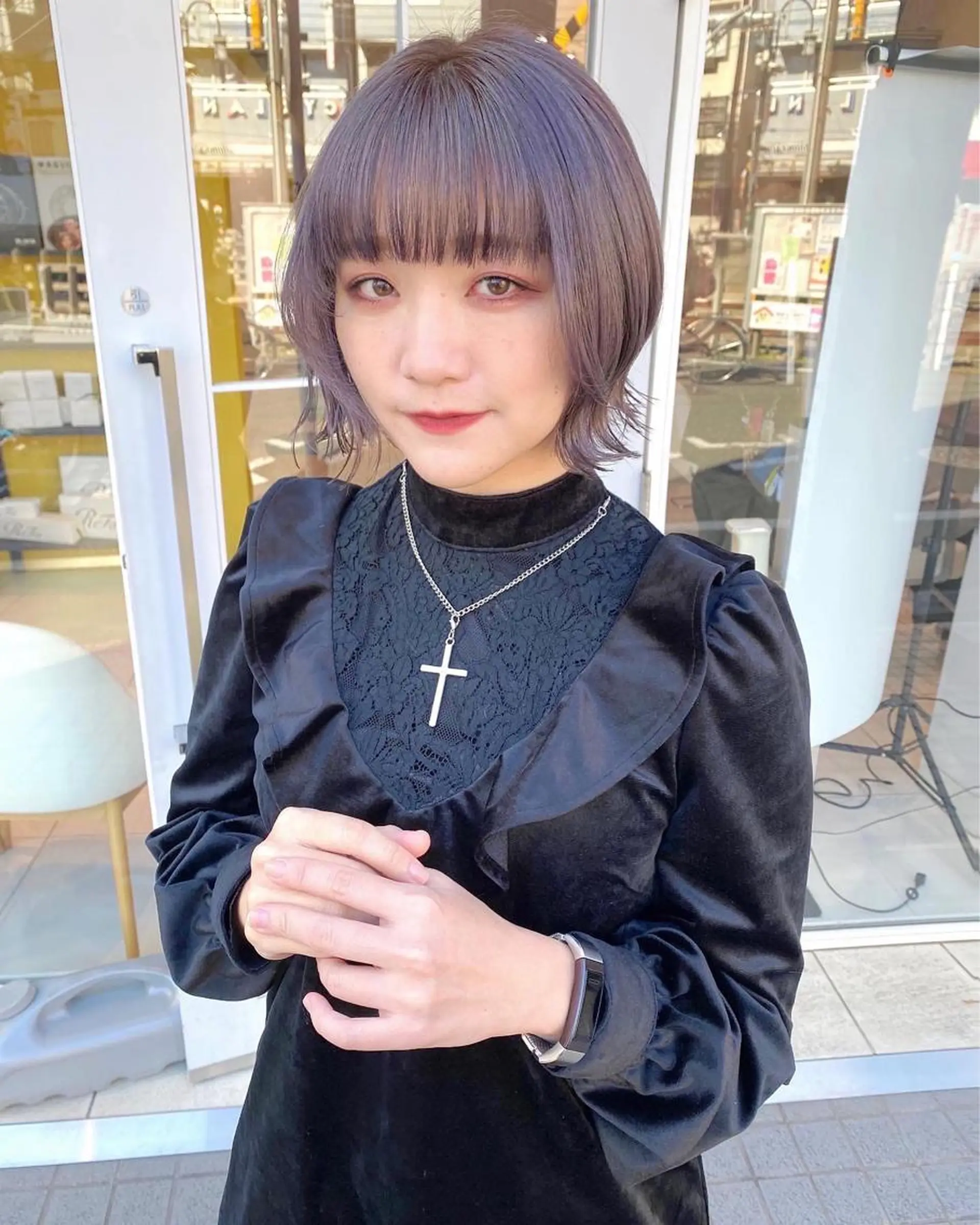 ミディアム カラー ブリーチ ダークシルバー シルバー HOLON池袋所属・レイヤー/ウルフ/ ハッシュカット/七海のヘアスタイル