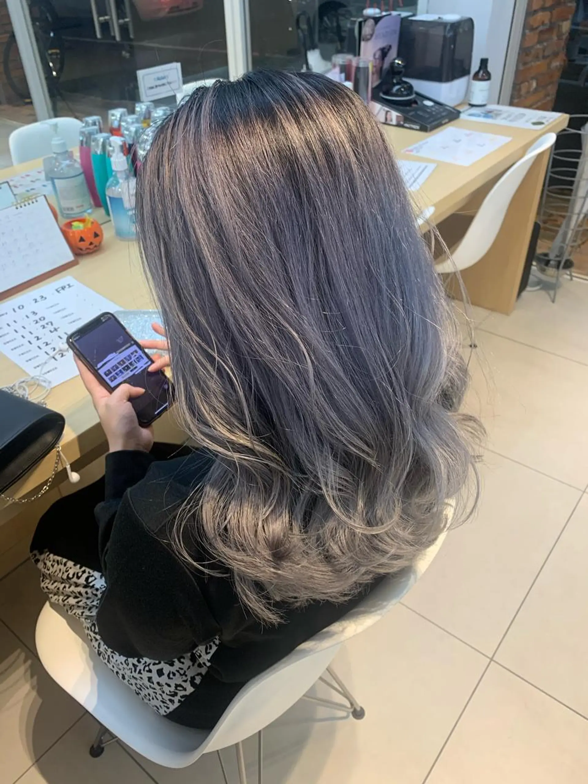 セミロング ヘアカラー 最新韓国本場ヘア 🇰🇷榎本明日香のヘアスタイル