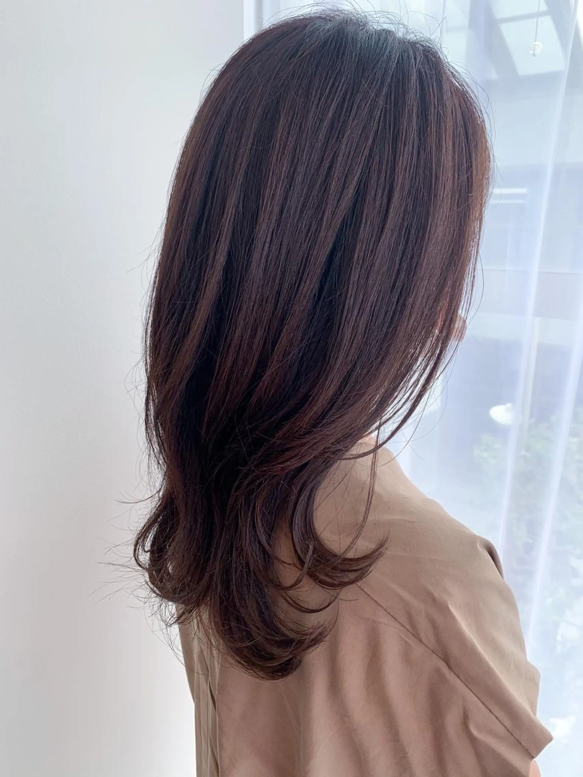 セミロング カラー セミロングパーマ アッシュ ブリーチ ケアブリーチ 透明感カラー カット トリートメント モリシュンスケ /レイヤー/髪質改善のヘアスタイル