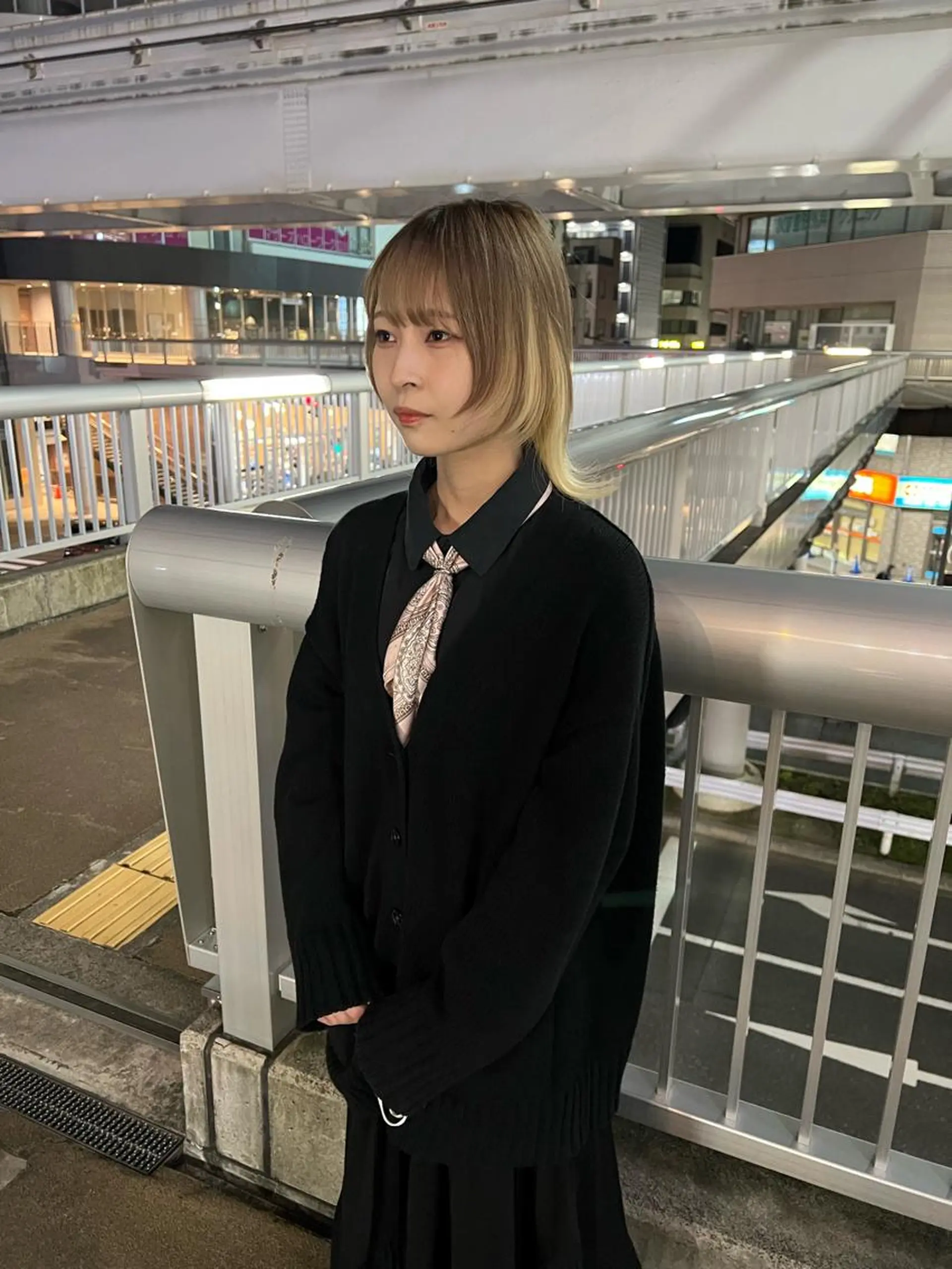 ミディアム メンズ/ブリーチ/ スパイキーのヘアスタイル