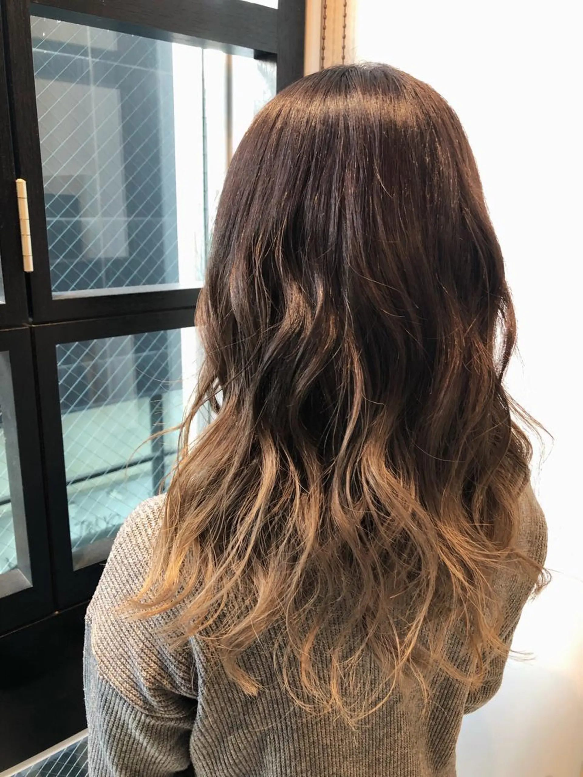 セミロング カラー ベージュカラー グラデーションカラー ミルクティーベージュ 女性リピ90%🍨 🩷佐藤みずきのヘアスタイル