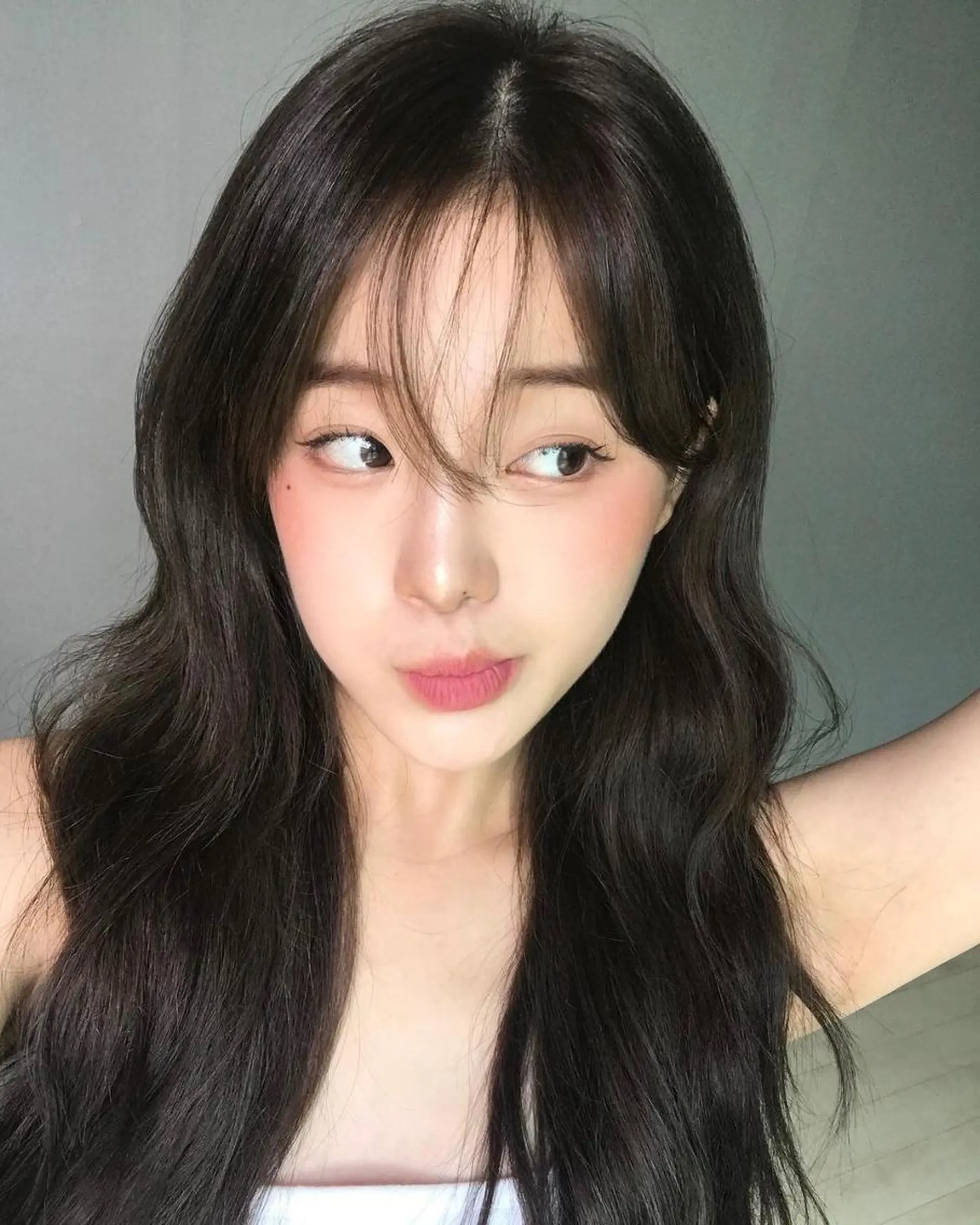 ロング カラー カット 韓国レディヘア🤍 暗髪🤍miraiのヘアスタイル