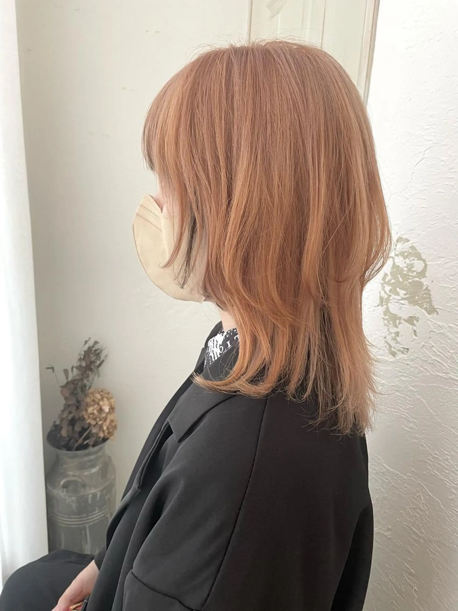 セミロング カラー デザインカラー ハイトーンカラー インナーカラー カット ヘアカラー タナカ マナミのヘアスタイル