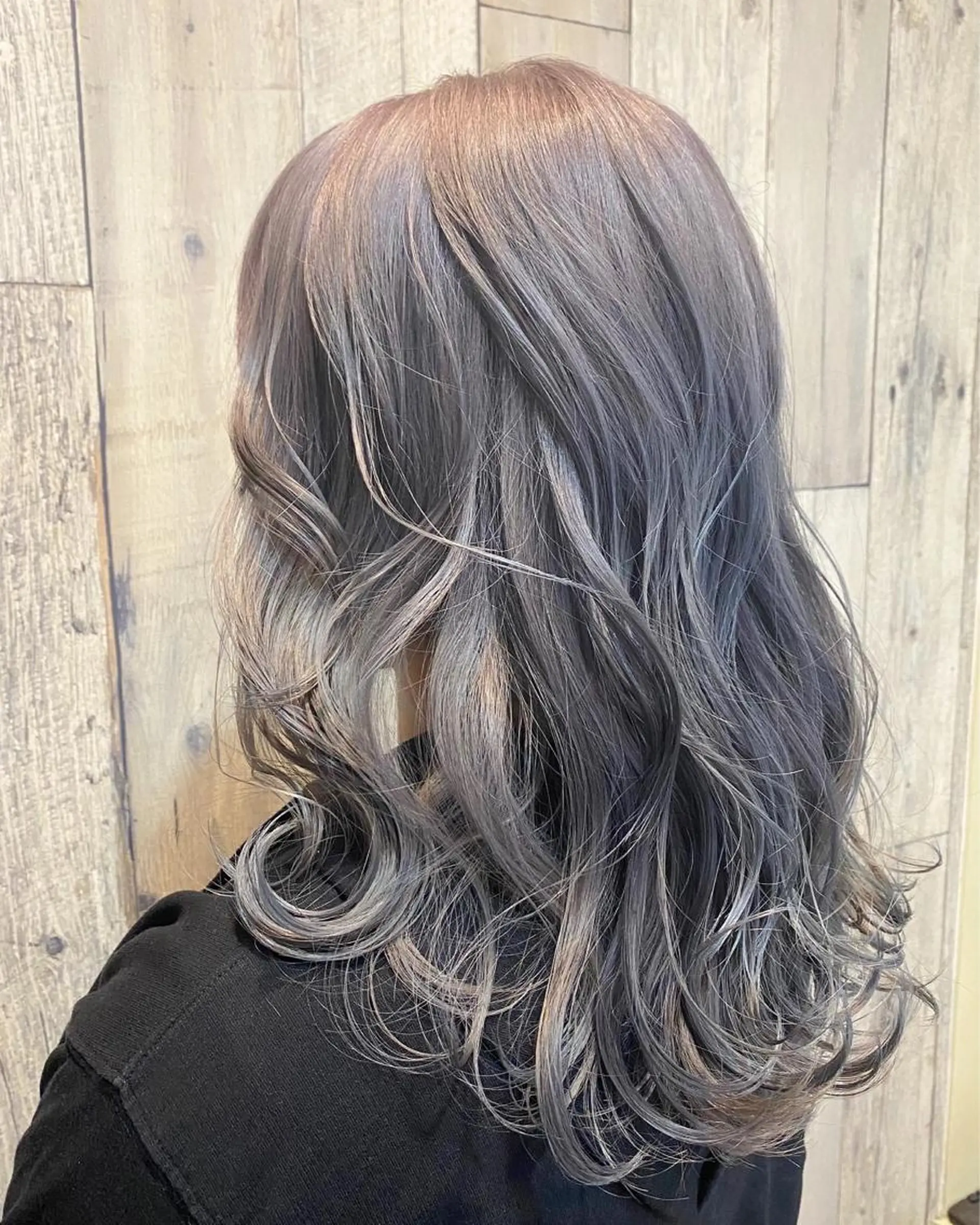 セミロング カラー ブリーチ ハイトーンカラー シルバー ヘアカラー LOHAS 関根真由美のヘアスタイル