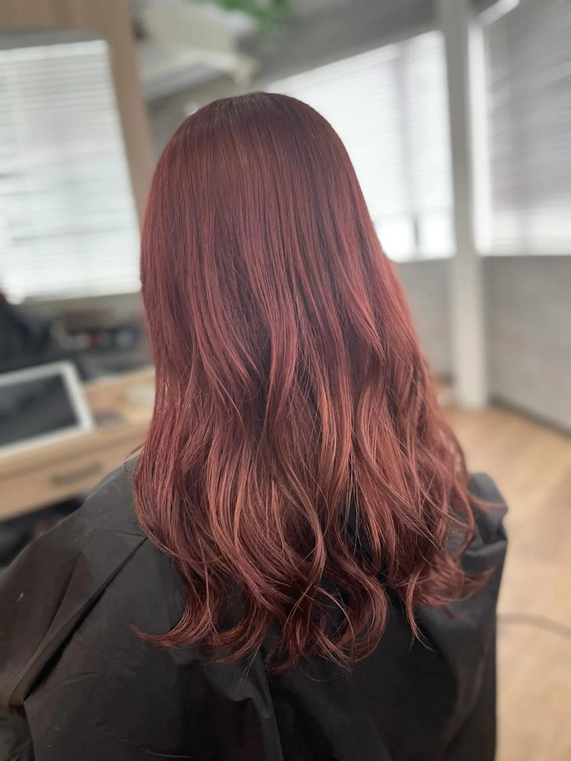 セミロング SALOWIN心斎橋Suite店所属・ブリーチ毛にもできる 縮毛矯正|鷹司郎のヘアスタイル