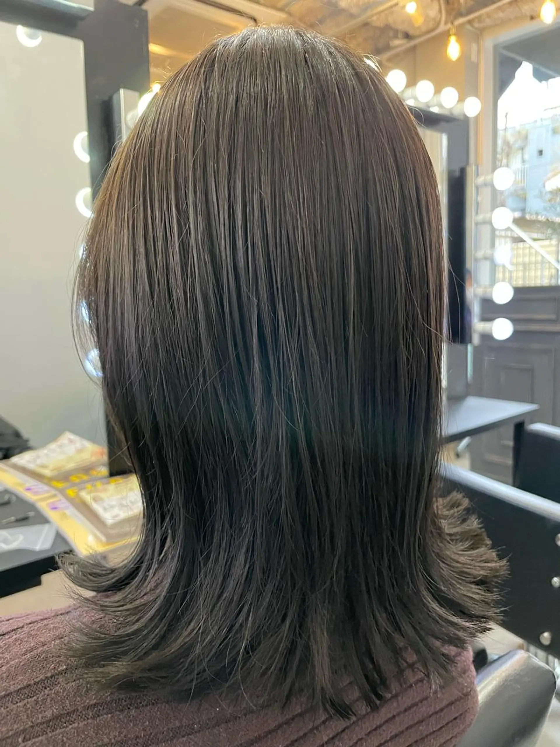 セミロング カラー ダークグレー 外ハネヘア カット ヘアカラー トリートメント ブリーチなし透明感 タケザワミキのヘアスタイル