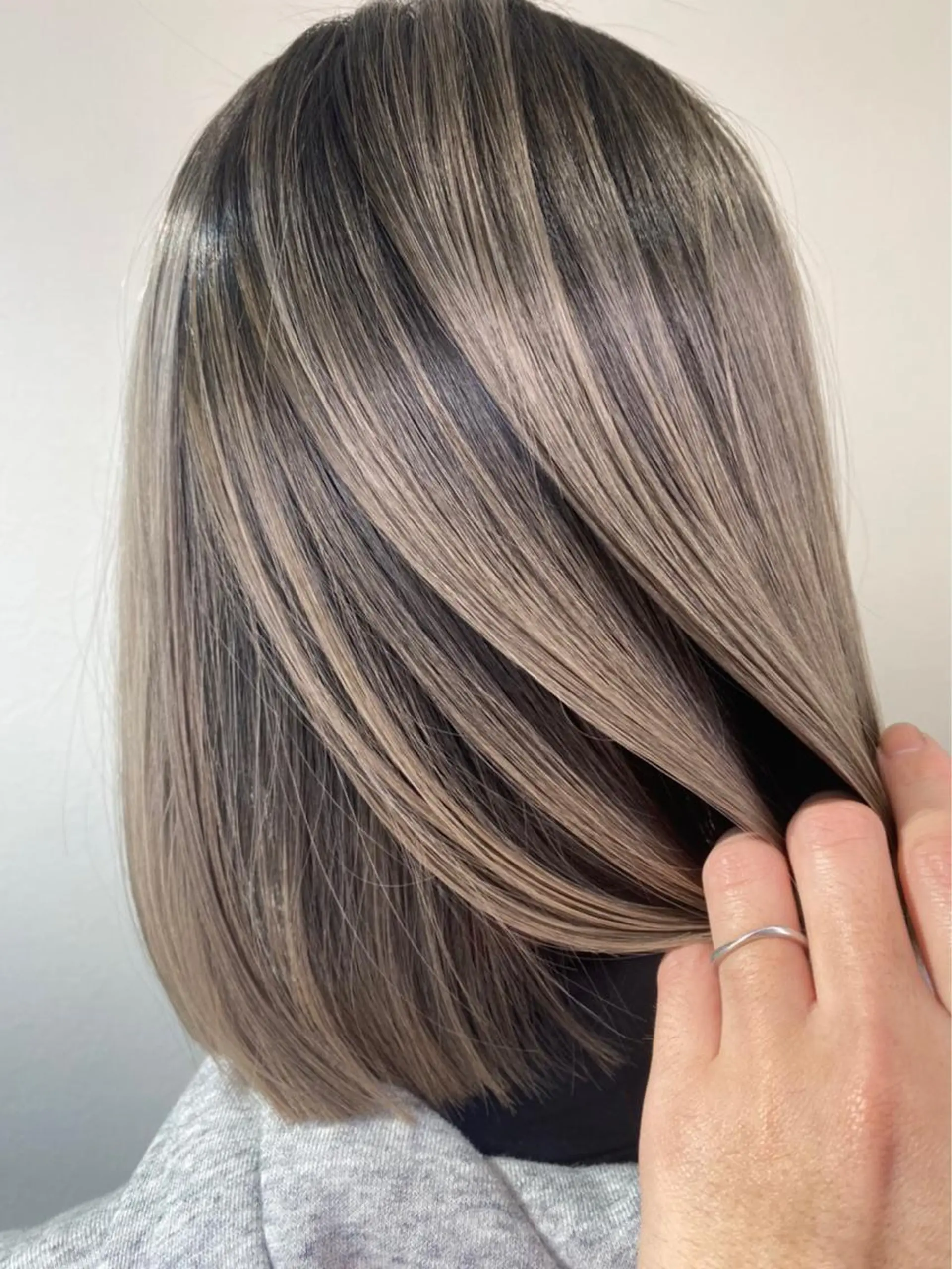 ショート カラー アディクシーカラー バレイヤージュ ベージュカラー ブリーチ ケアブリーチ ito. ブリーチ/髪質改善のヘアスタイル