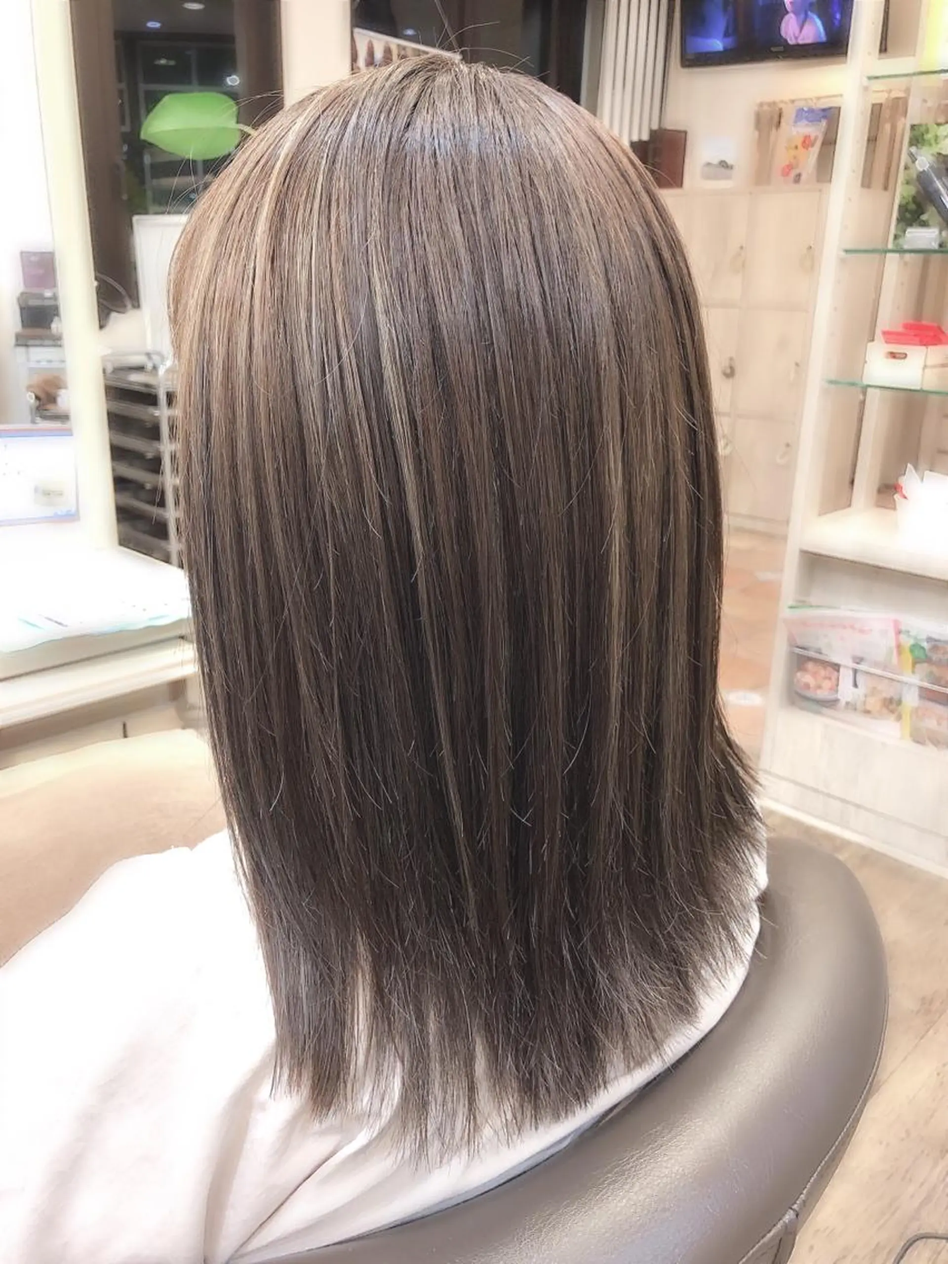 ミディアム カラー グレージュ ハイライトカラー ハイライト ヘアカラー 尚平 髪質改善 大人のデザインカラーのその他イメージ