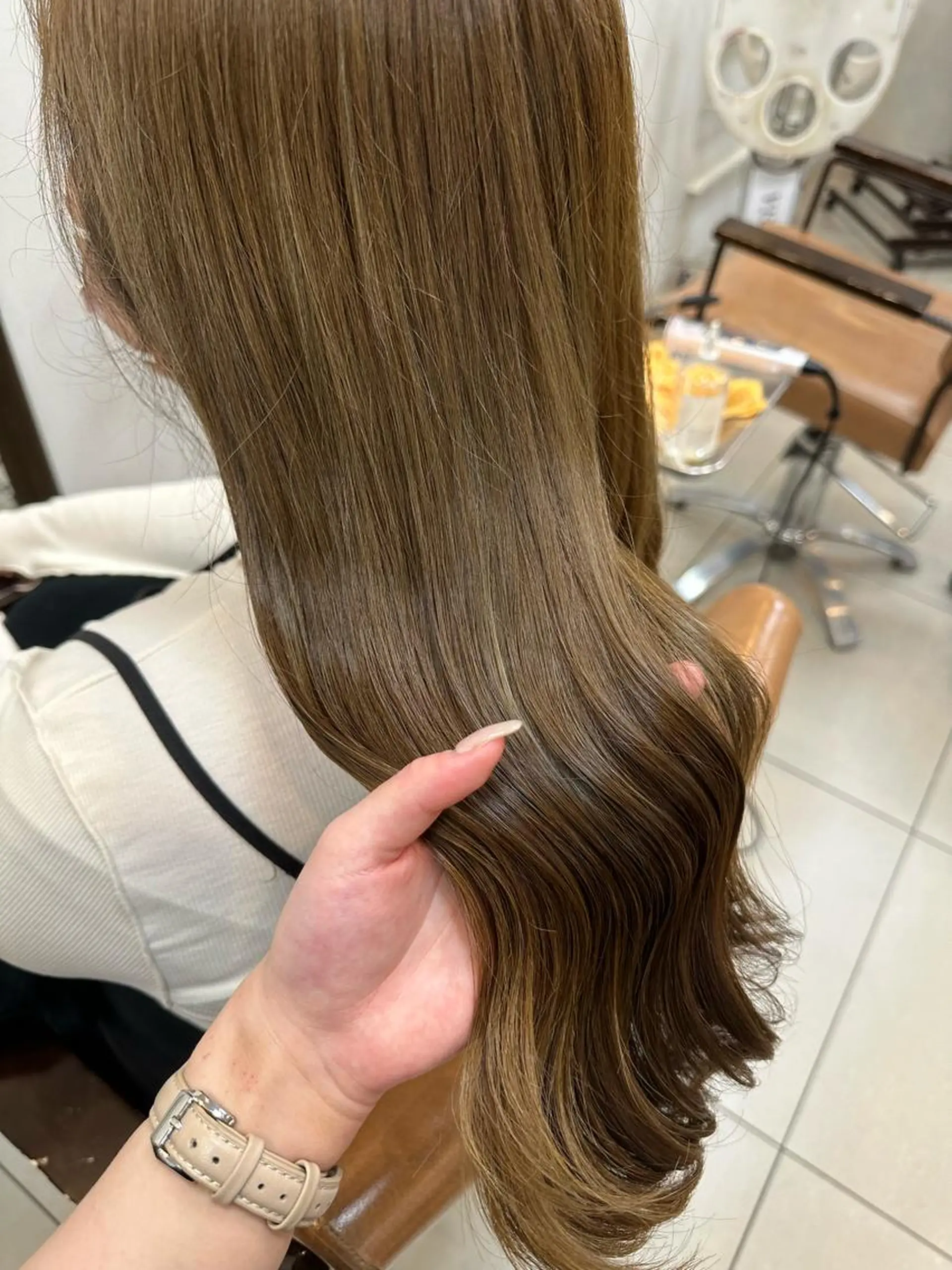 ロング カラー ヘアアレンジ ベージュカラー ブリーチ ブリーチなしカラー オリーブベージュ Cloe 梅田所属・🌼北口 絢🌼のヘアスタイル