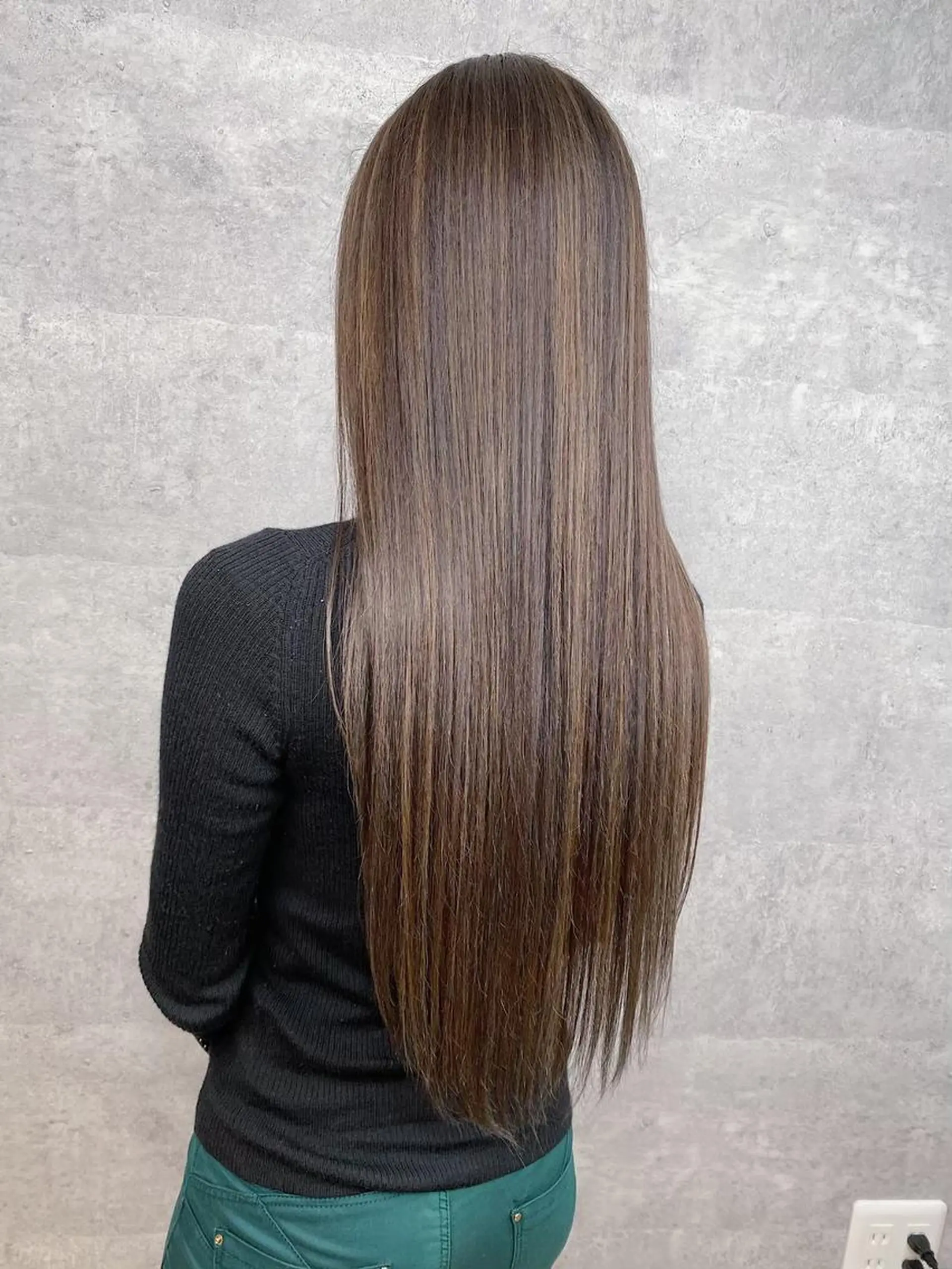 ロング ボブ 斜めバング 外国人風カラー 伸ばしかけ ハイライト ヘアカラー トリートメント ＿WHITE鳳店 アンダーバーホワイトのヘアスタイル