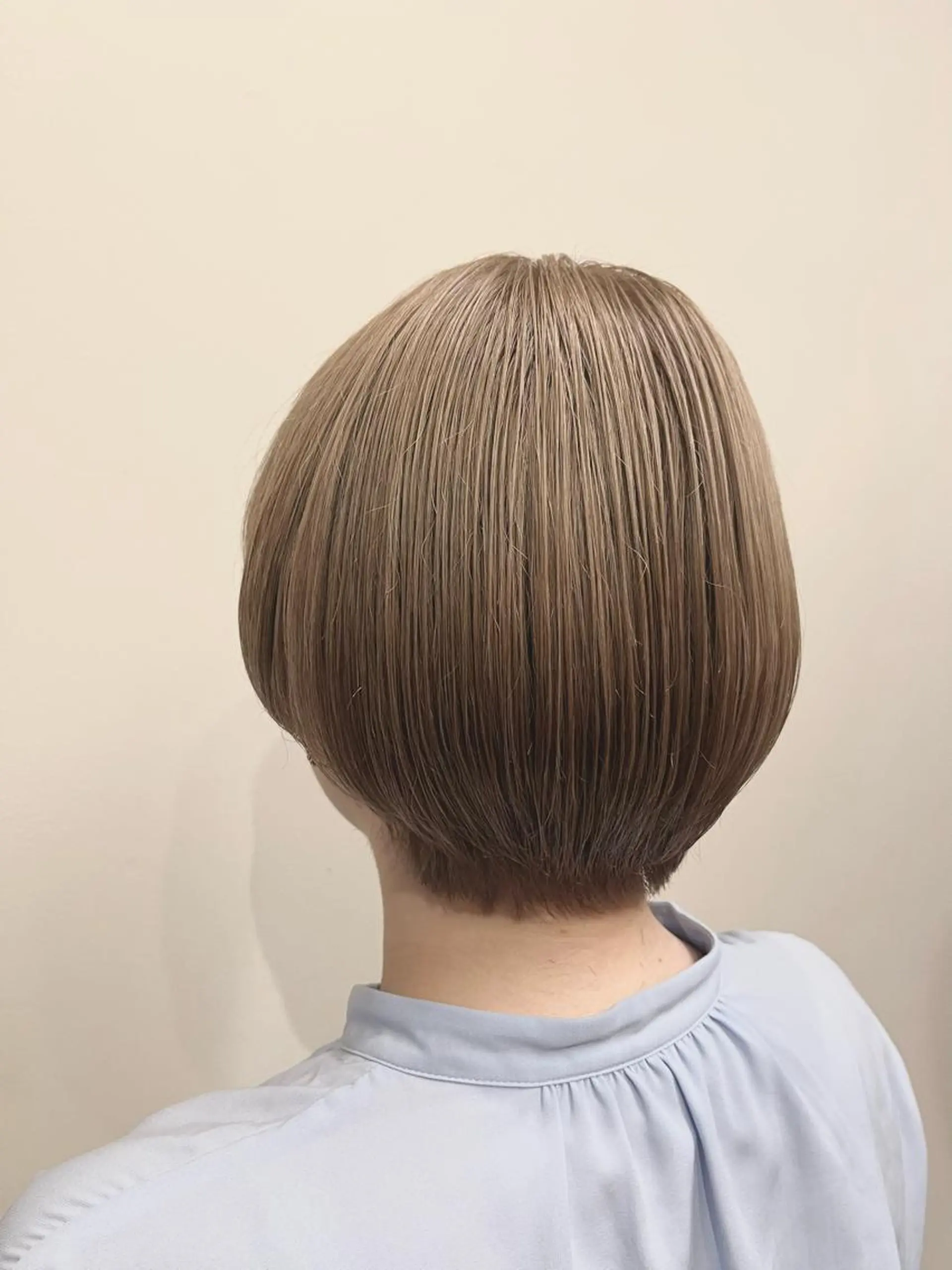 カラー ベージュカラー ブリーチ カット ヘッドスパ 抜け感パーマ/ ショート/緒方椋のヘアスタイル