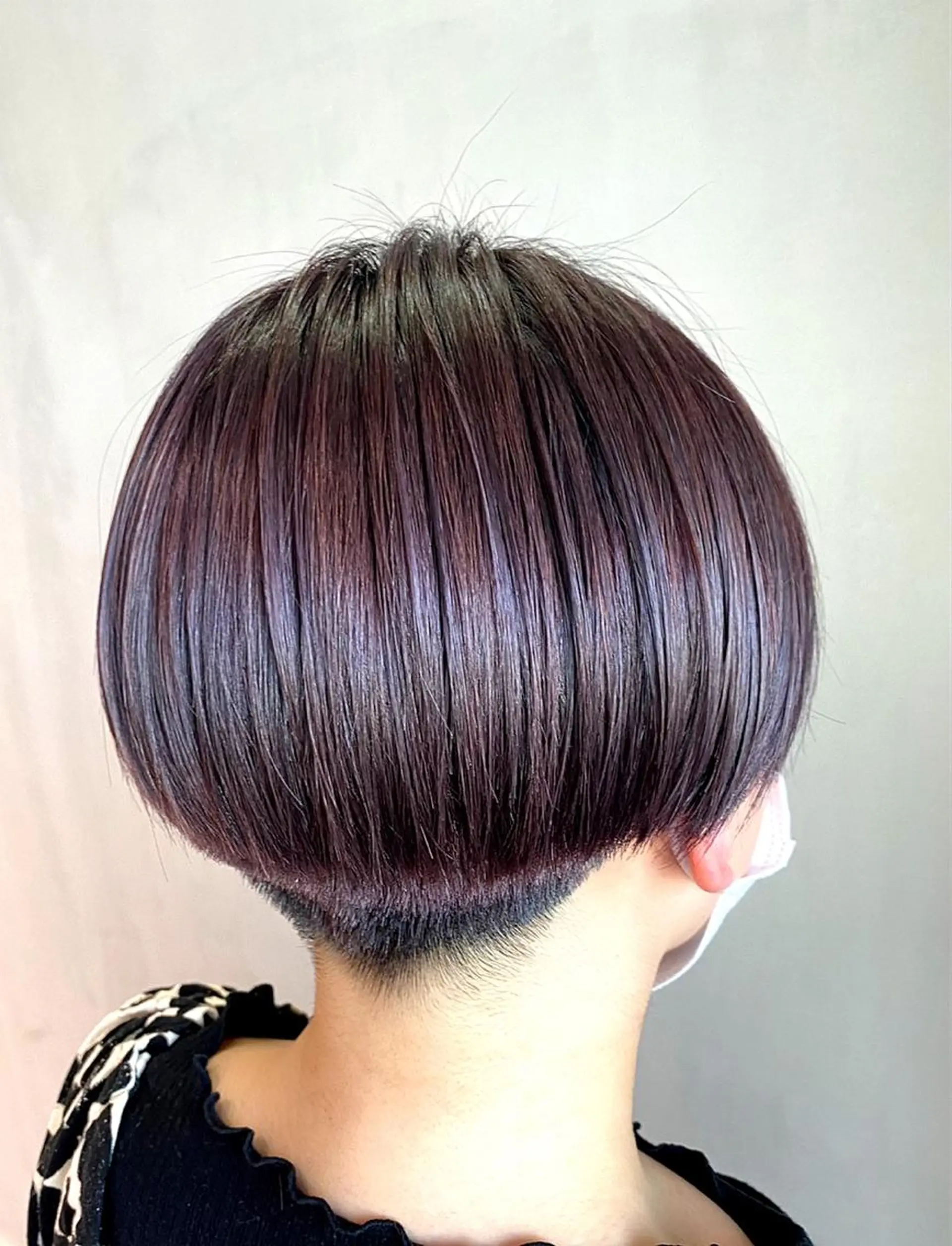 ショート パープルカラー MUK ムクのヘアスタイル