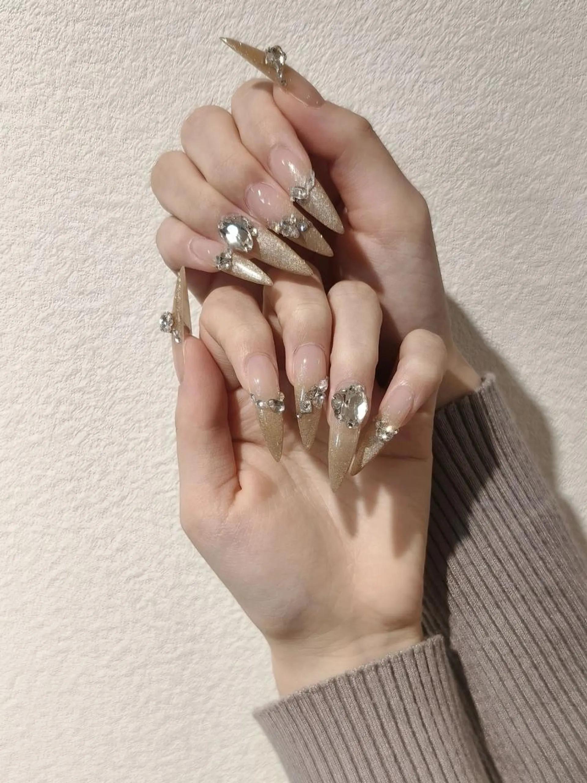 ネイル フレンチネイル ジェルネイル ゴージャス キラキラネイル 韓国ネイル Mariko【韓国 ワンホン 長さだし】のネイルデザイン