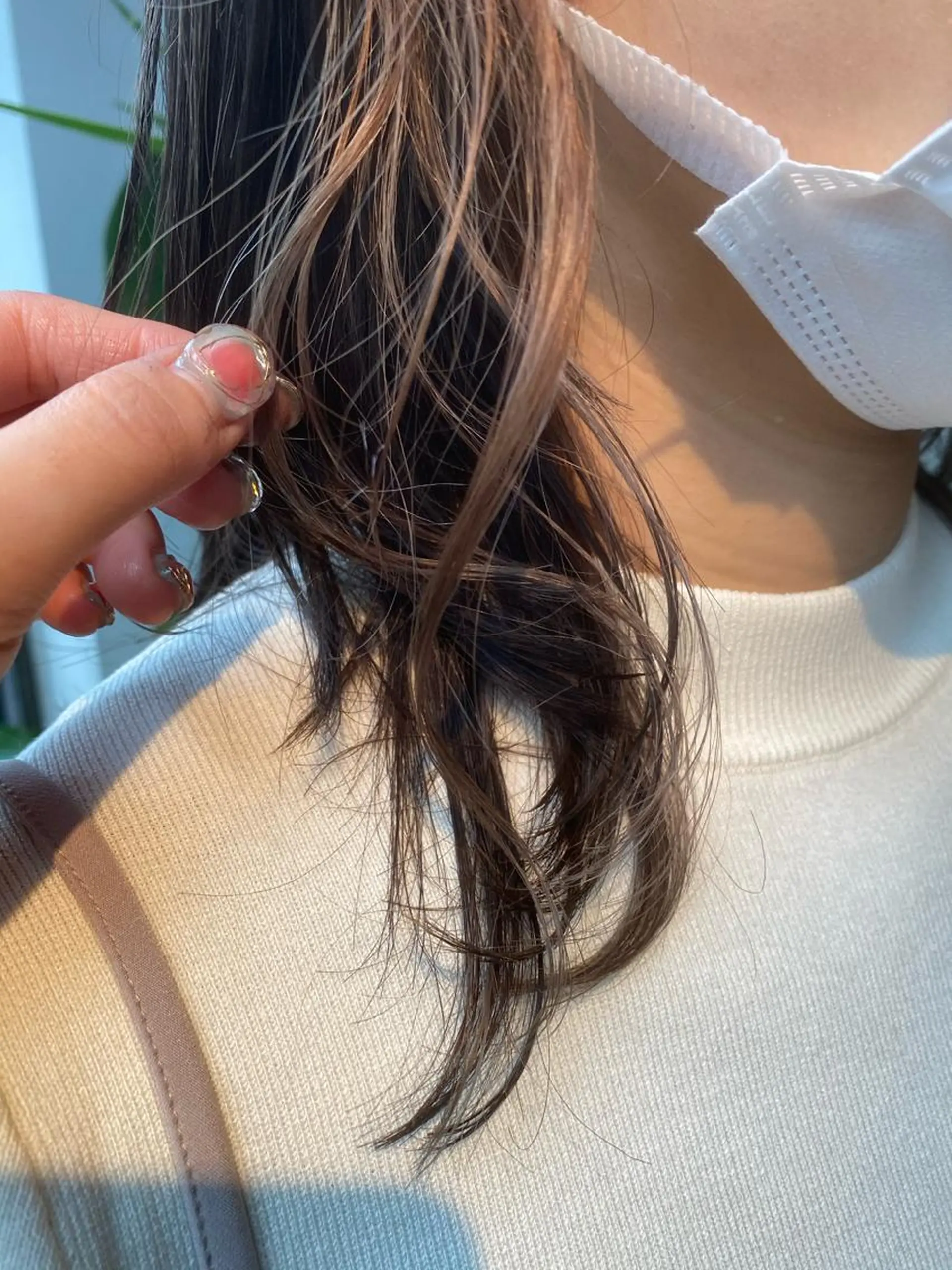 セミロング カラー インナーカラー カット 縮毛矯正 塩澤 榛奈のヘアスタイル