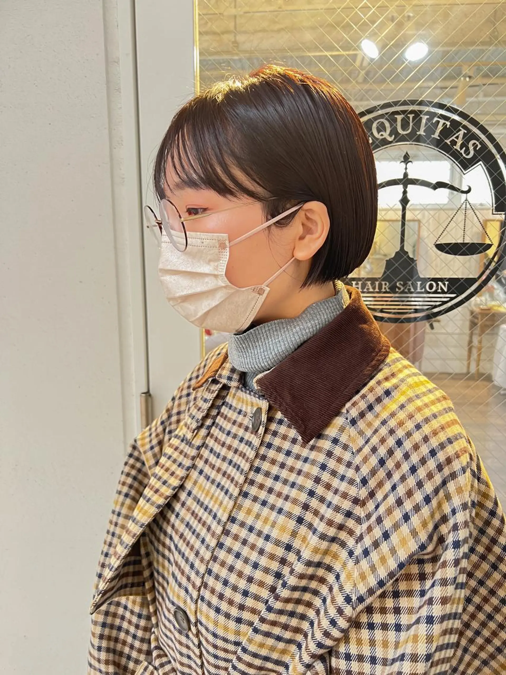 ショート カラー ショートボブ ベージュカラー ブリーチ 透明感カラー ダブルカラー a moment(モーメント)所属・蔵前 デザインカット KOBAYASHIのヘアスタイル